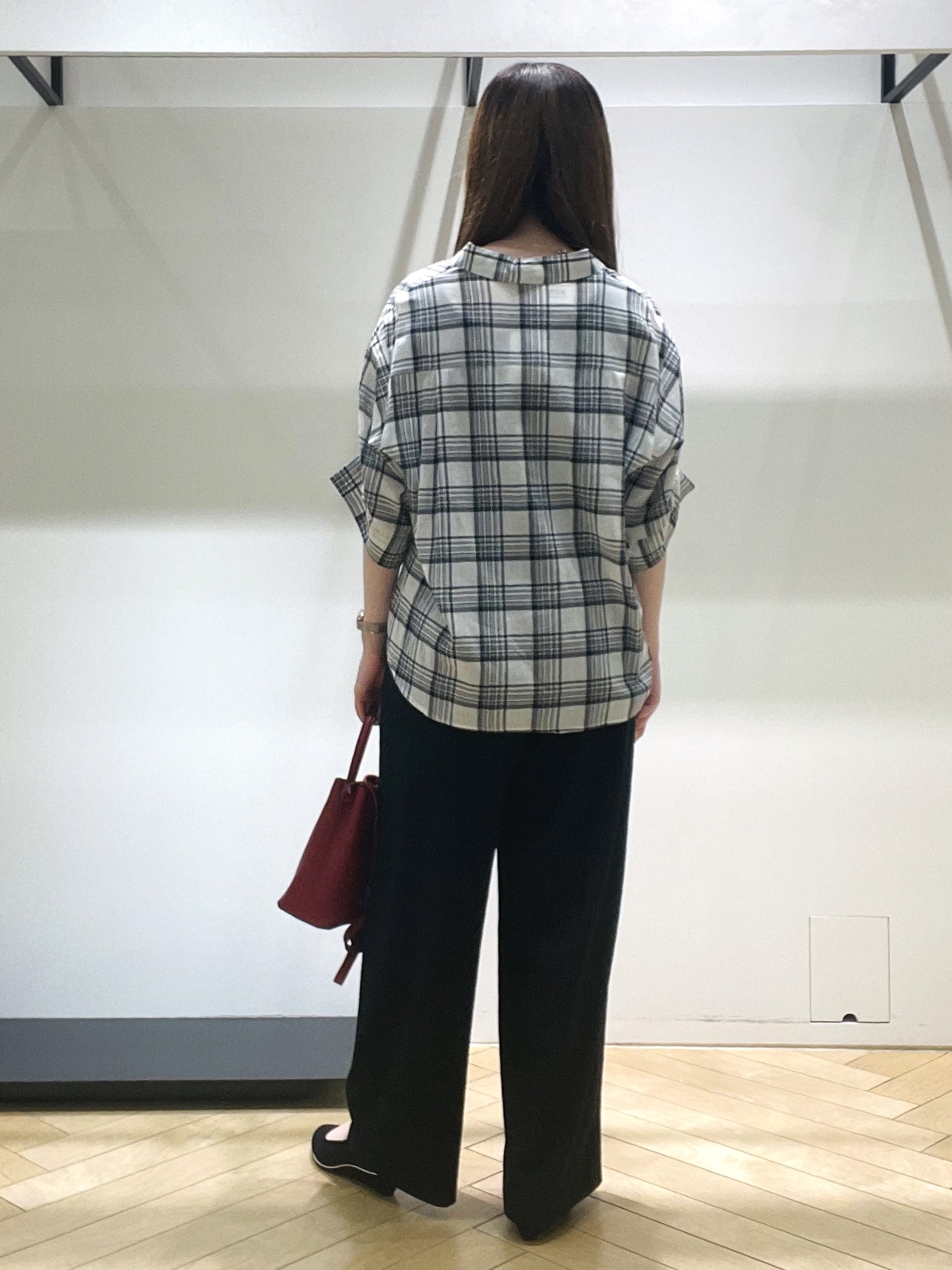 mさんの「INDIVI｜【コットン100％／透け感／2WAY】袖アレンジ チェックシャツ」を使ったコーディネート