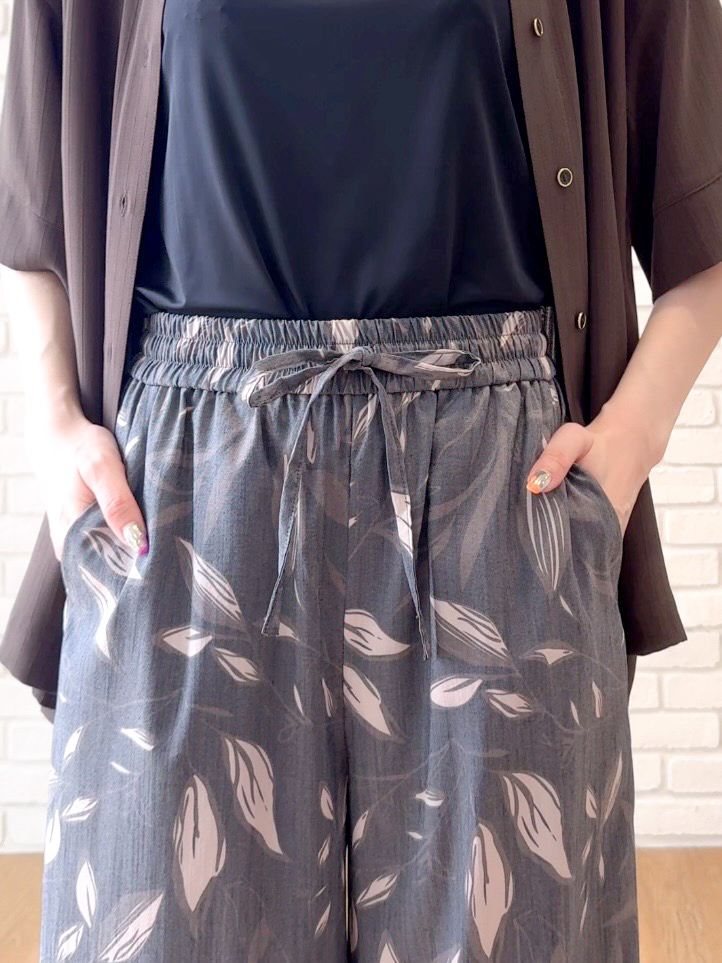 𝐜𝐡𝐢𝐤𝐚さんの「SHOO･LA･RUE｜【通気性〇/UV/S-LL】洗濯後しわになりにくい とろみストライプシャツ」を使ったコーディネート