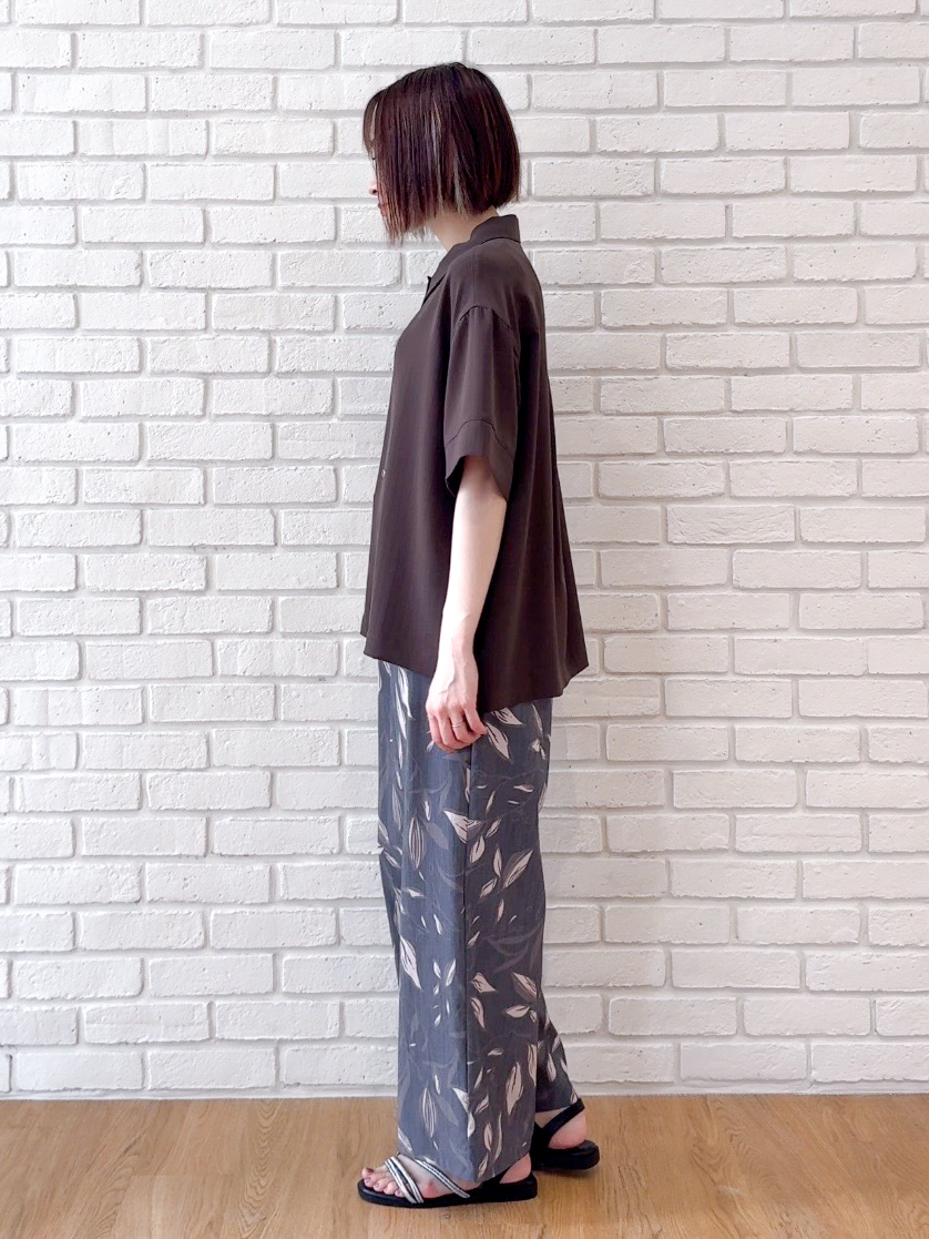 𝐜𝐡𝐢𝐤𝐚さんの「SHOO･LA･RUE｜【通気性〇/UV/S-LL】洗濯後しわになりにくい とろみストライプシャツ」を使ったコーディネート
