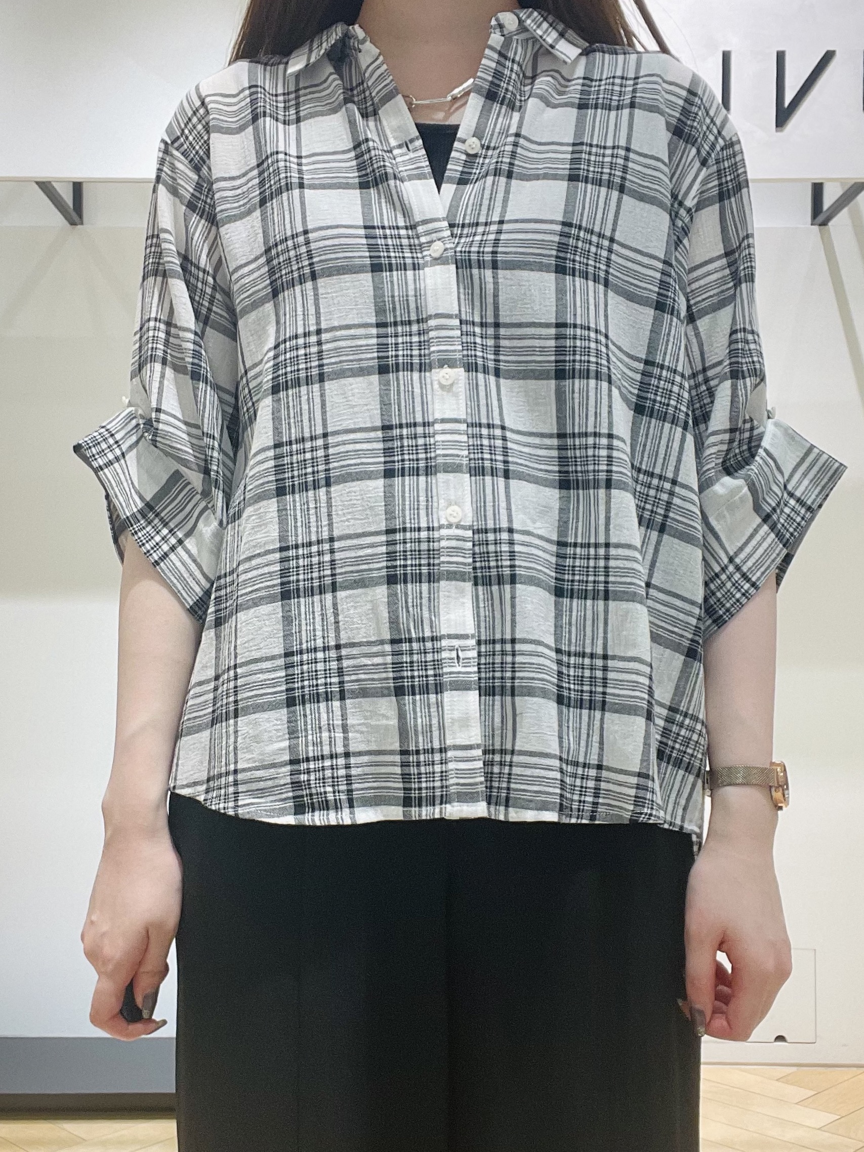 mさんの「INDIVI｜【コットン100％／透け感／2WAY】袖アレンジ チェックシャツ」を使ったコーディネート
