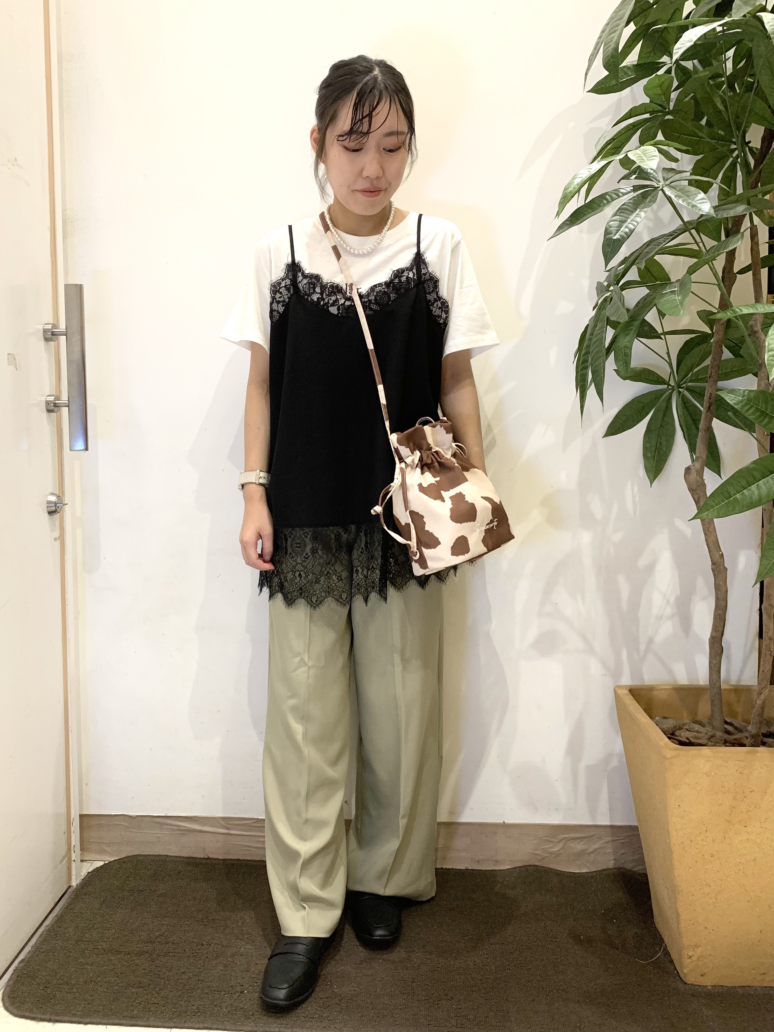 ちゃろさんの「SHOO･LA･RUE｜【ひんやり/S-LL/洗濯機可】真夏に着たい 大人のベーシックカラープリントTシャツ」を使ったコーディネート