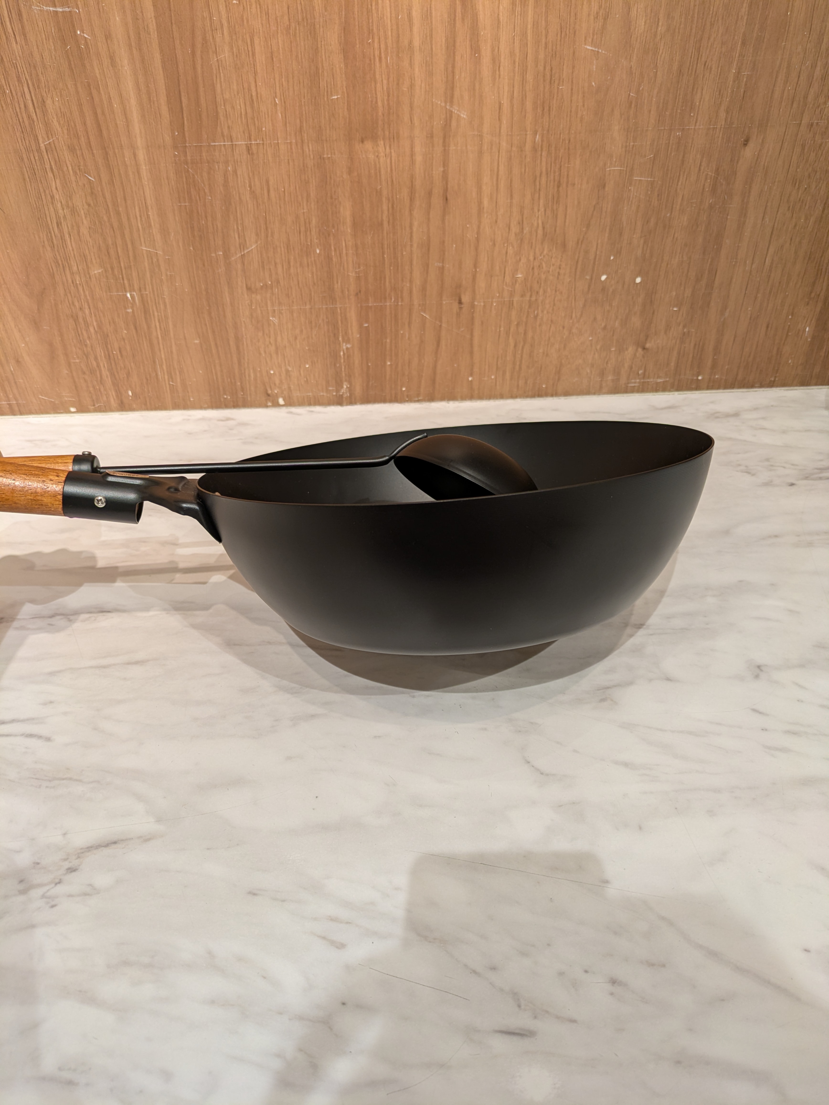 エトーさんの「212 KITCHEN STORE｜バーニスタ 鉄製いため鍋28cm お玉付」を使ったコーディネート