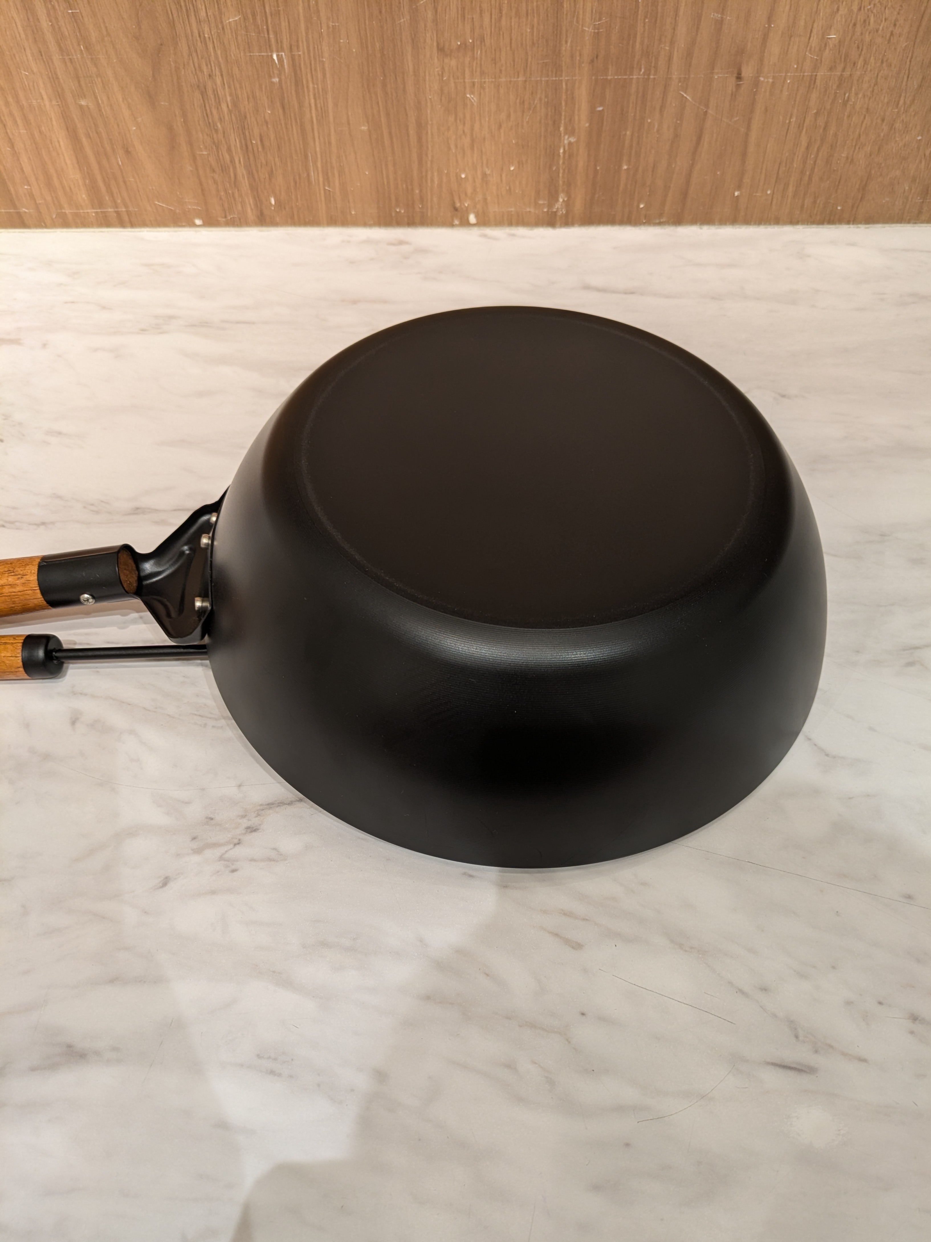 エトーさんの「212 KITCHEN STORE｜バーニスタ 鉄製いため鍋28cm お玉付」を使ったコーディネート