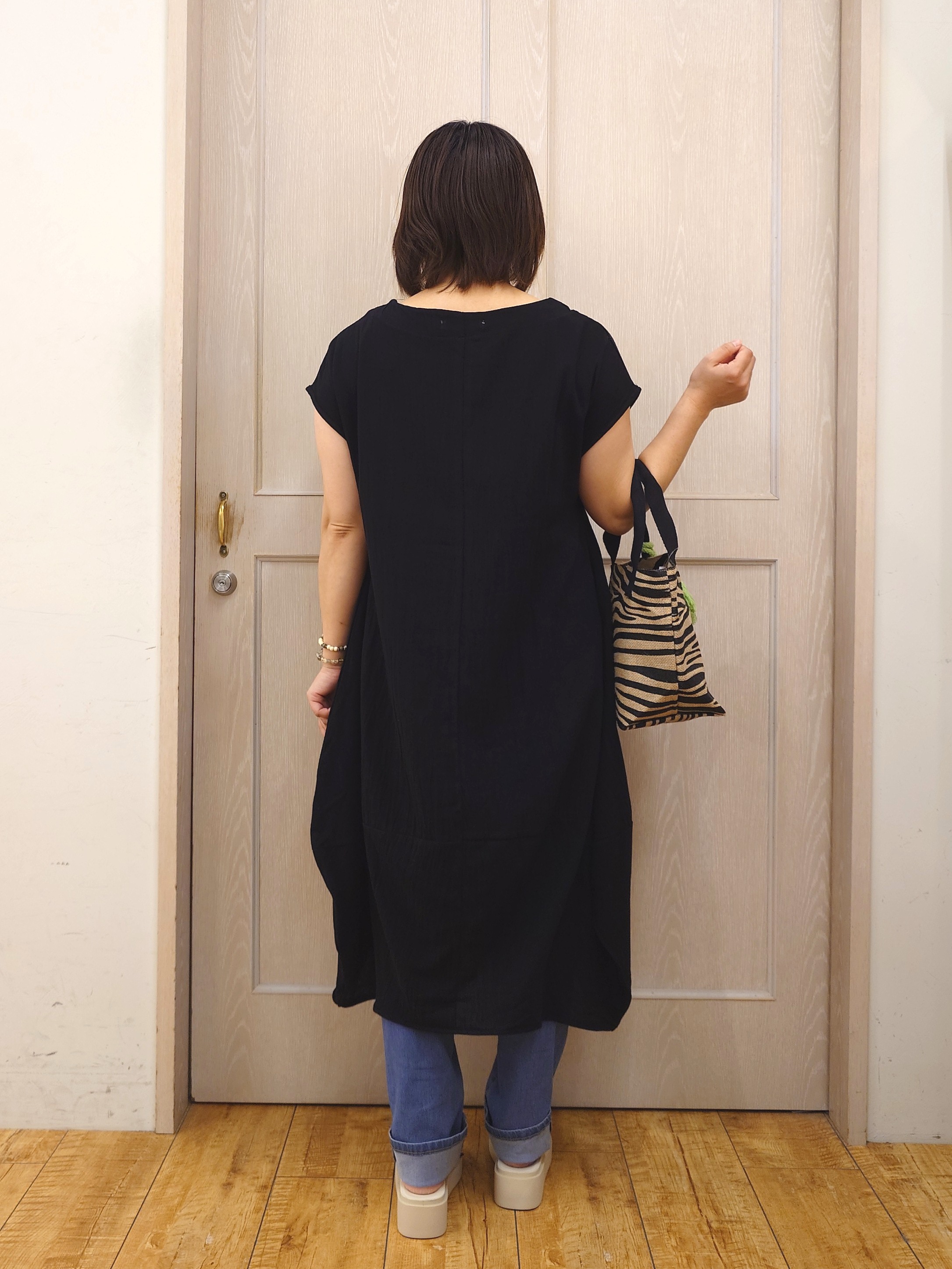とろろさんの「SHOO･LA･RUE｜【S-LL/洗濯機可/体型カバー】綿100％ ふんわりラインが女性らしい コクーンワンピース」を使ったコーディネート