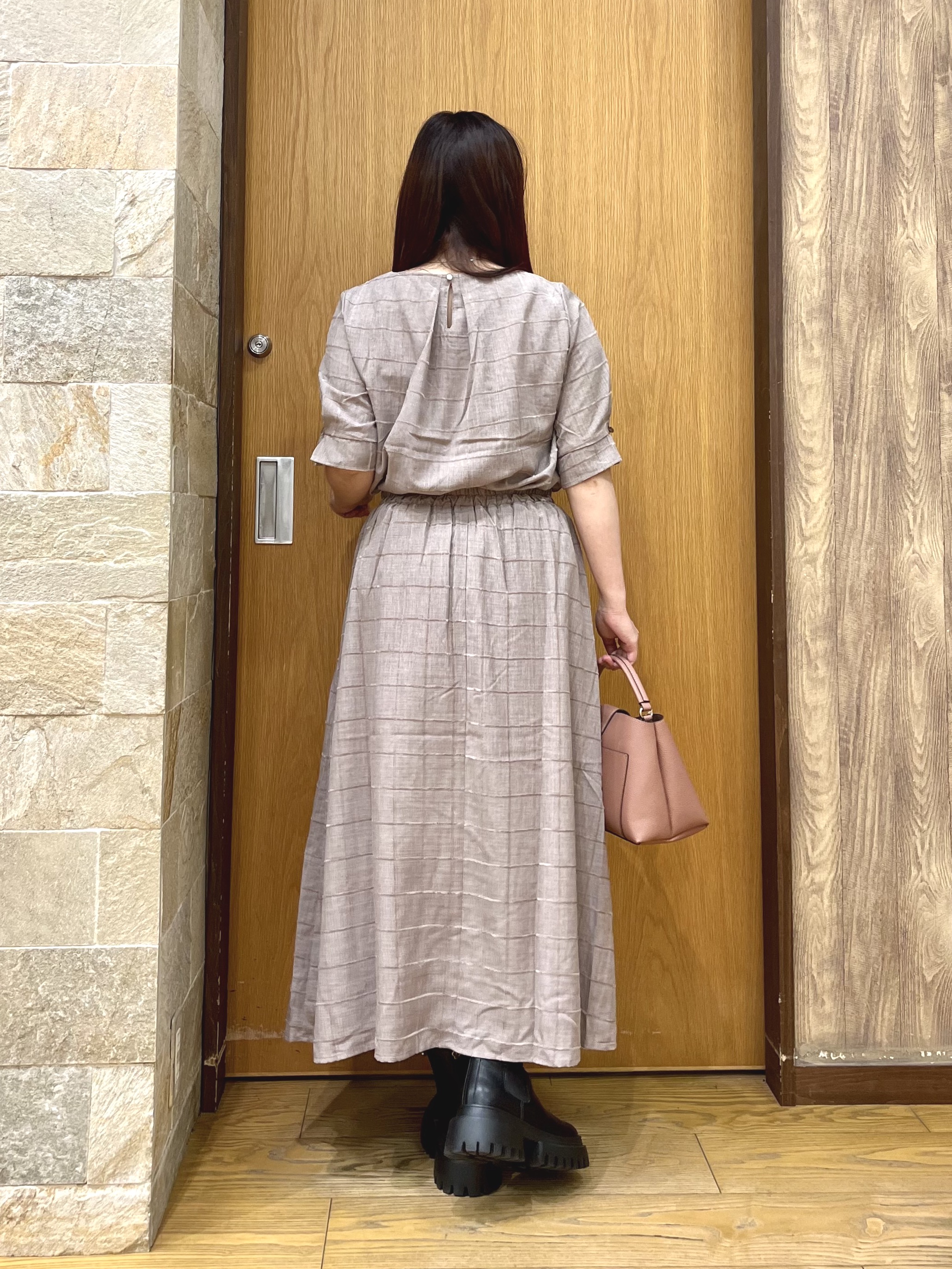 ゆっきーさんの「SHOO･LA･RUE｜【セットアップ可/S-LL】夏でも感じられる秋気分 モールチェックタックスリーブ ブラウス」を使ったコーディネート