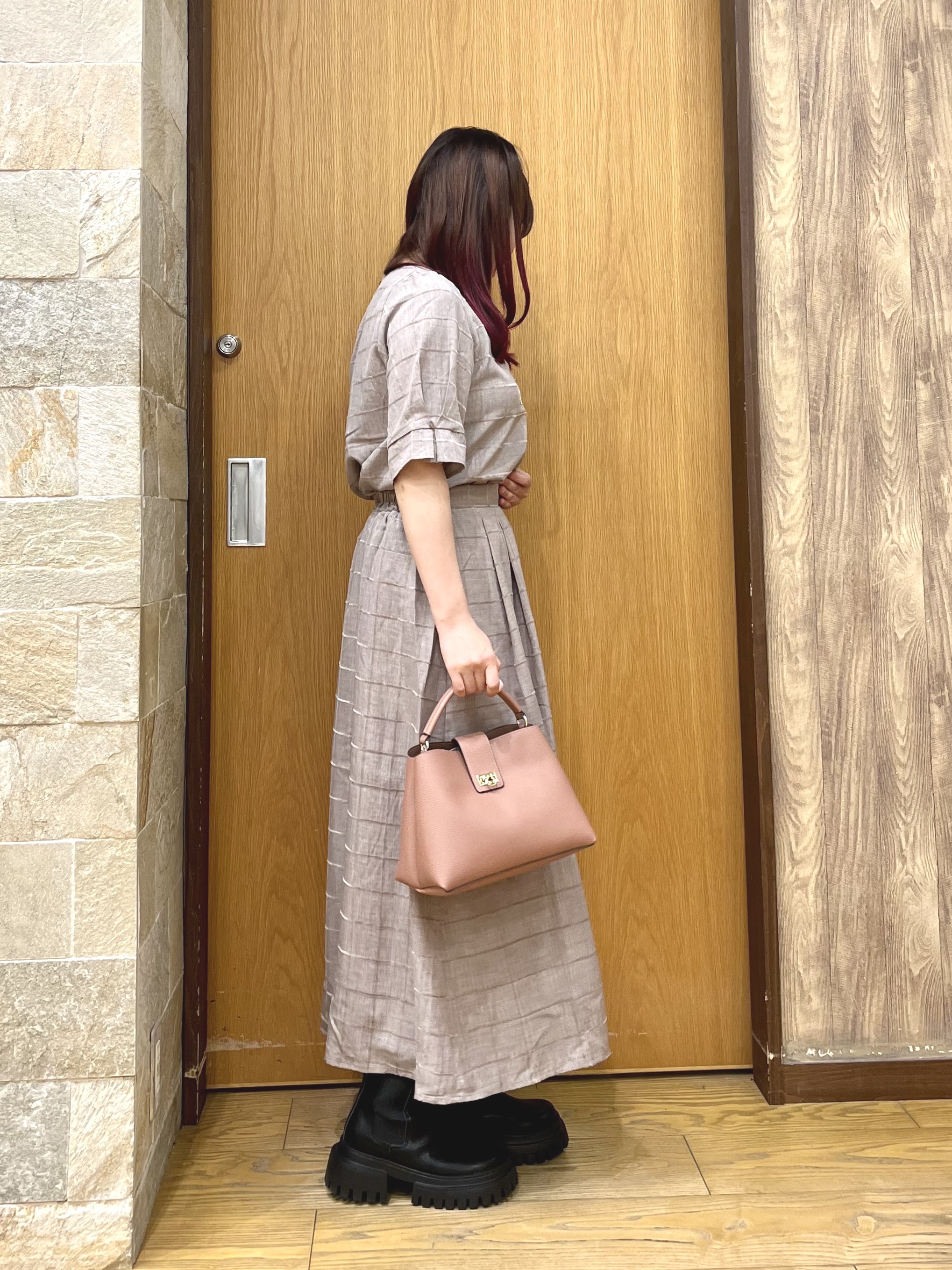 ゆっきーさんの「SHOO･LA･RUE｜【セットアップ可/S-LL】夏でも感じられる秋気分 モールチェックタックスリーブ ブラウス」を使ったコーディネート