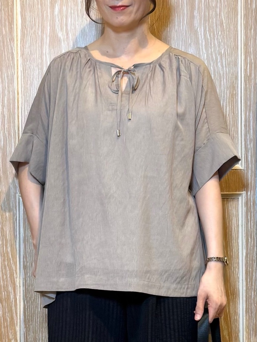 KAORIさんの「SHOO･LA･RUE｜【2点セット/洗濯機可】大人の抜け感 インせず決まるリボン付きブラウス＆タンクトップ」を使ったコーディネート