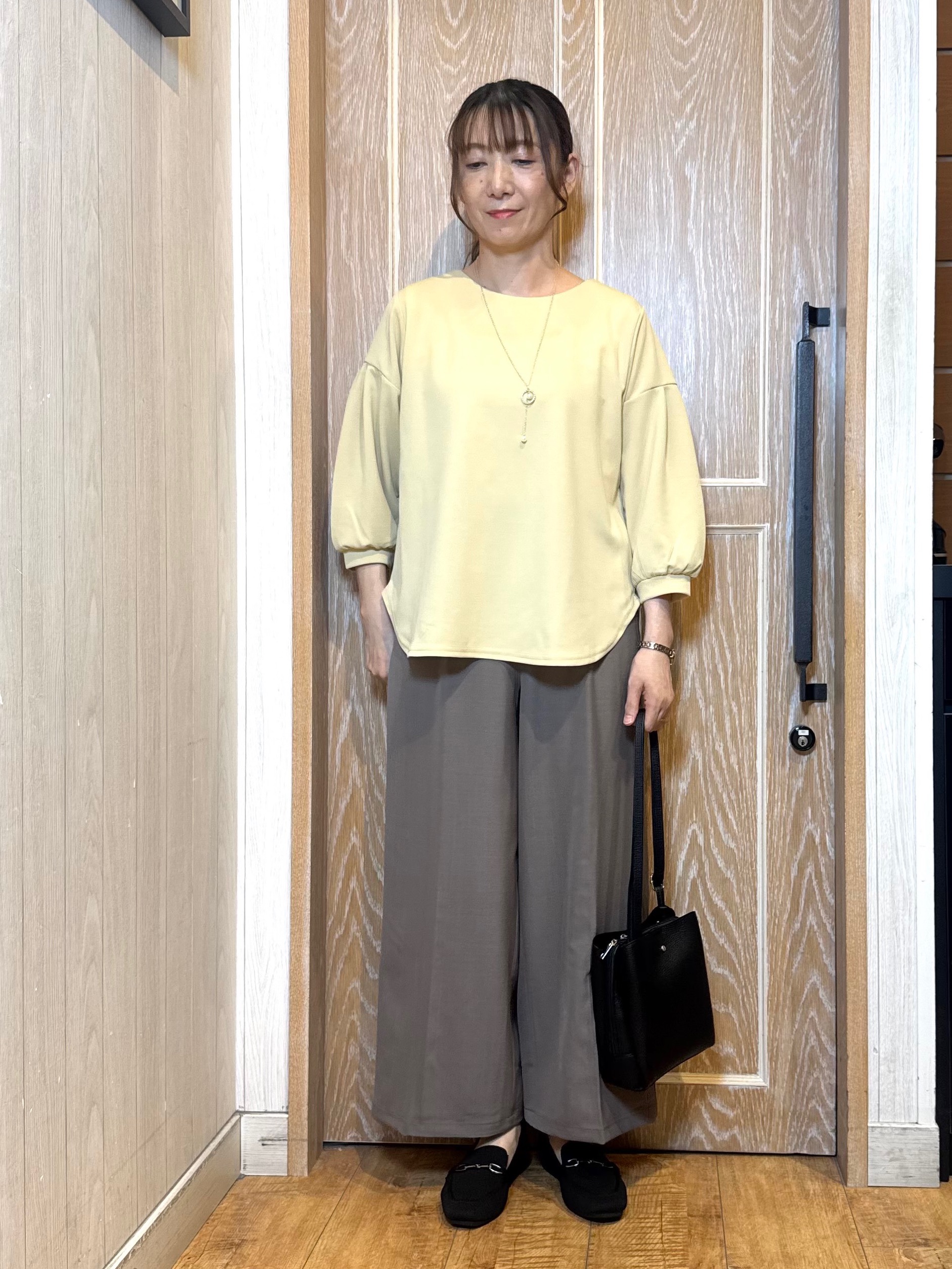 KAORIさんの「SHOO･LA･RUE｜【着丈選べる/2点セット/S-LL/洗濯機可】ネックレス付き 着心地さらり7分袖ブラウス」を使ったコーディネート