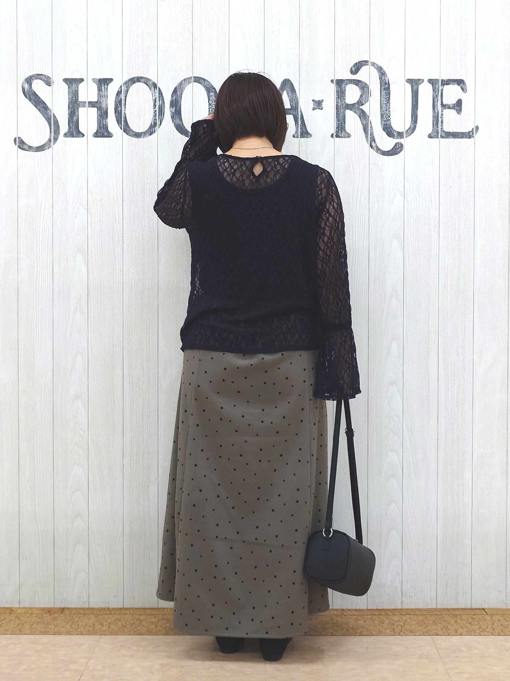 とろろさんの「SHOO･LA･RUE｜レースで華やかに映える 旬な透け感の レースシャーリングトップス」を使ったコーディネート