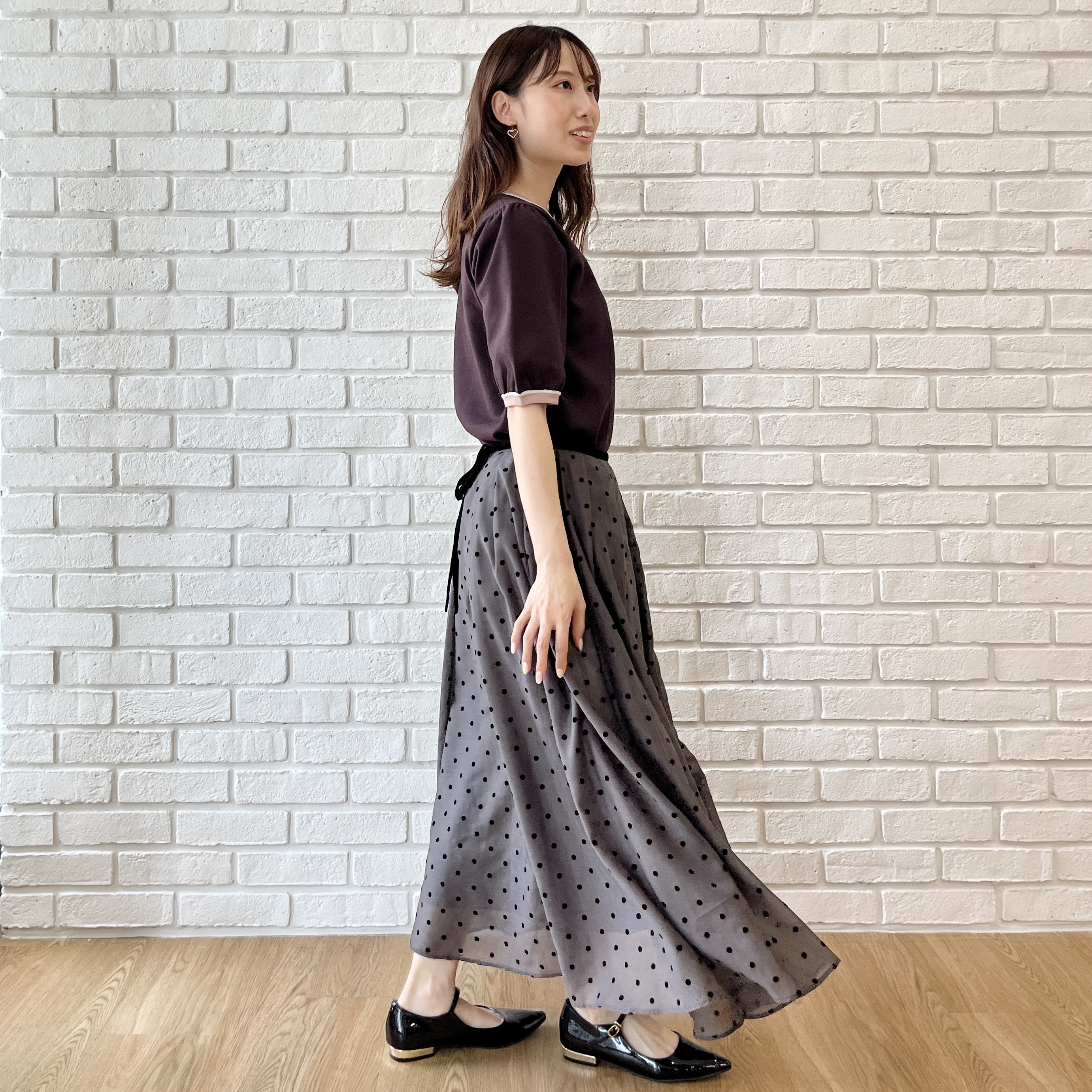 はばさんの「Couture brooch｜【きちんと見えて華やか・アンサンブル可】ラメ配色ニット」を使ったコーディネート