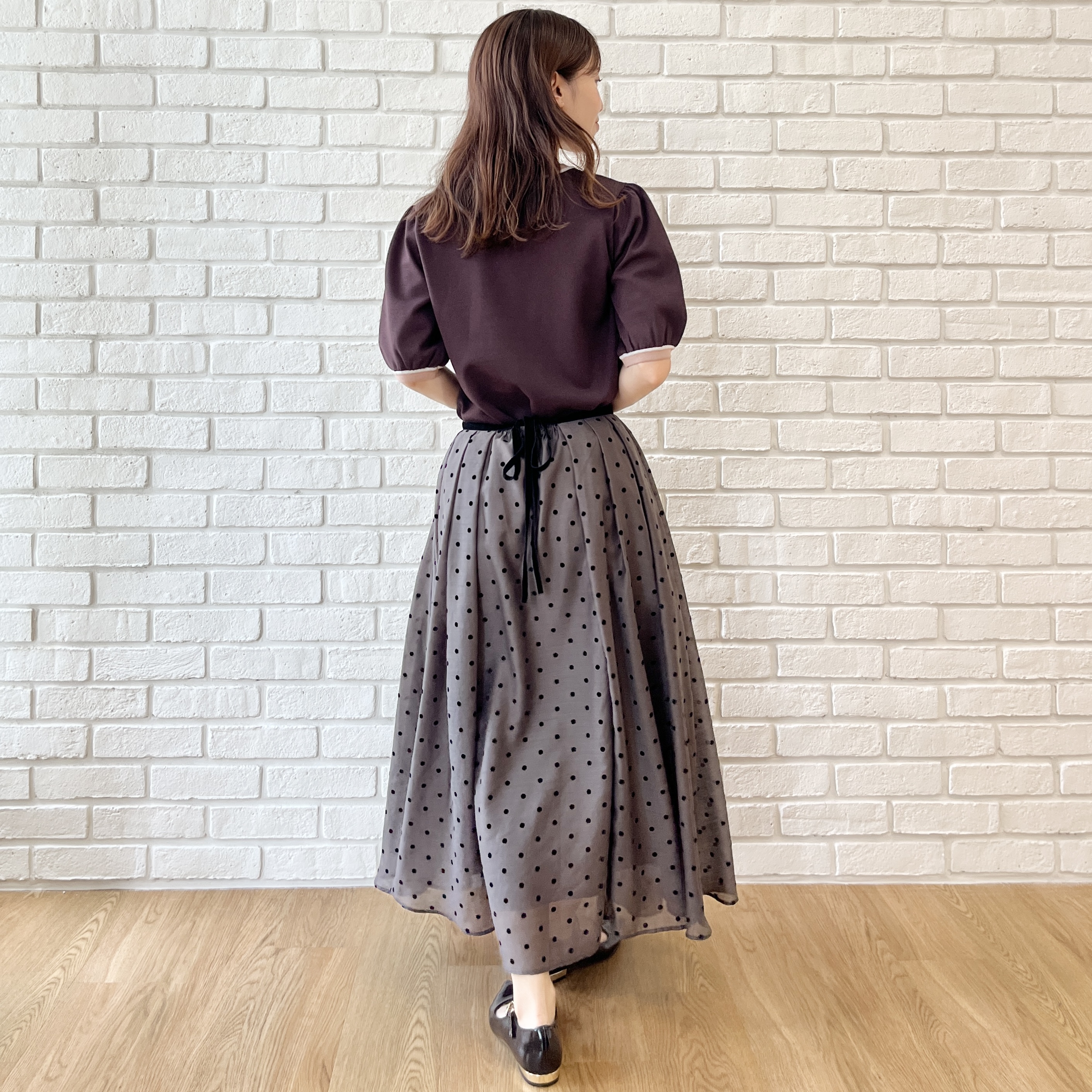 はばさんの「Couture brooch｜【きちんと見えて華やか・アンサンブル可】ラメ配色ニット」を使ったコーディネート