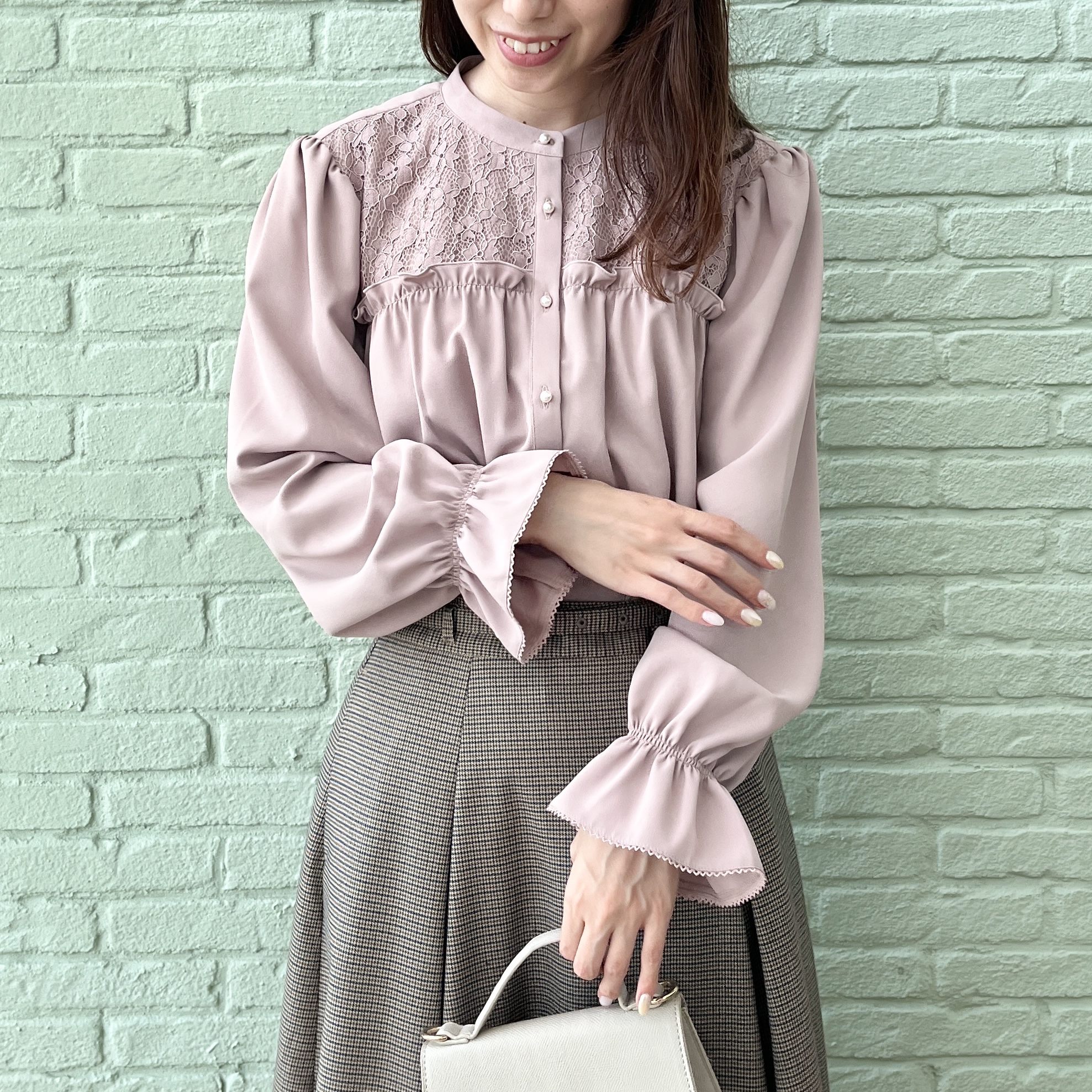 はばさんの「Couture brooch｜レースギャザーブラウス」を使ったコーディネート