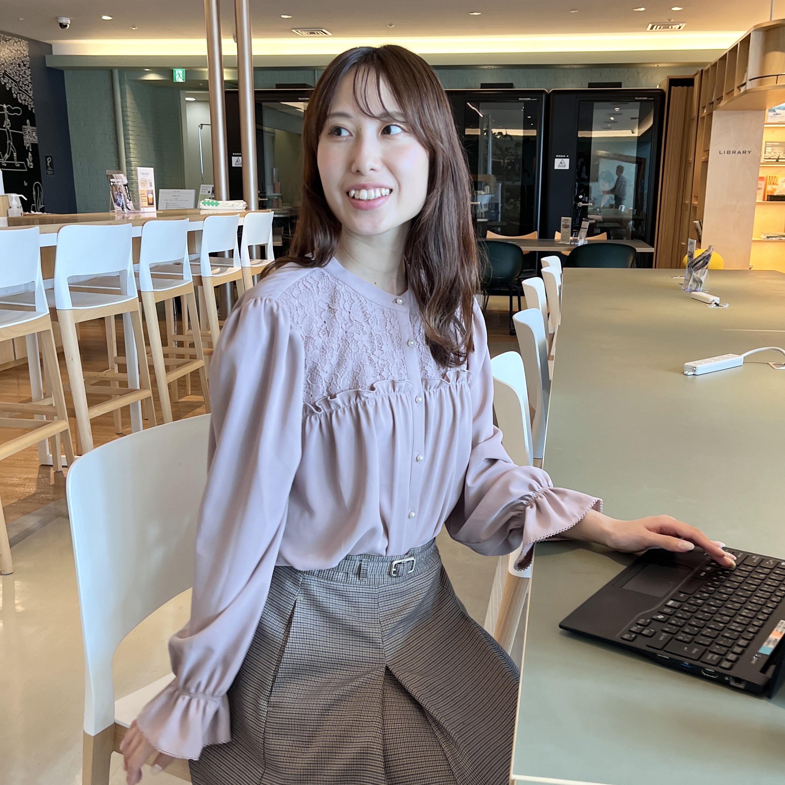 はばさんの「Couture brooch｜レースギャザーブラウス」を使ったコーディネート