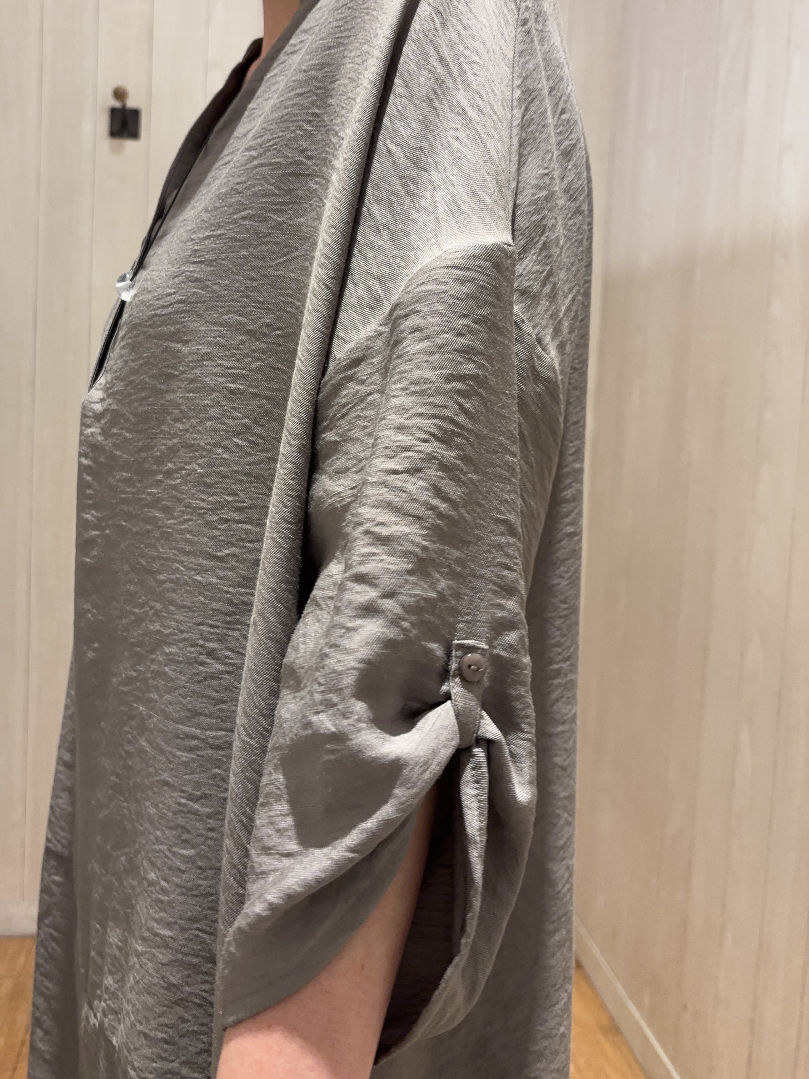 あいこさんの「SHOO･LA･RUE｜【ひんやり/S-LL/洗濯後しわになりにくい】秋まで活躍 ゆるっとリラックス 7分袖チュニック」を使ったコーディネート