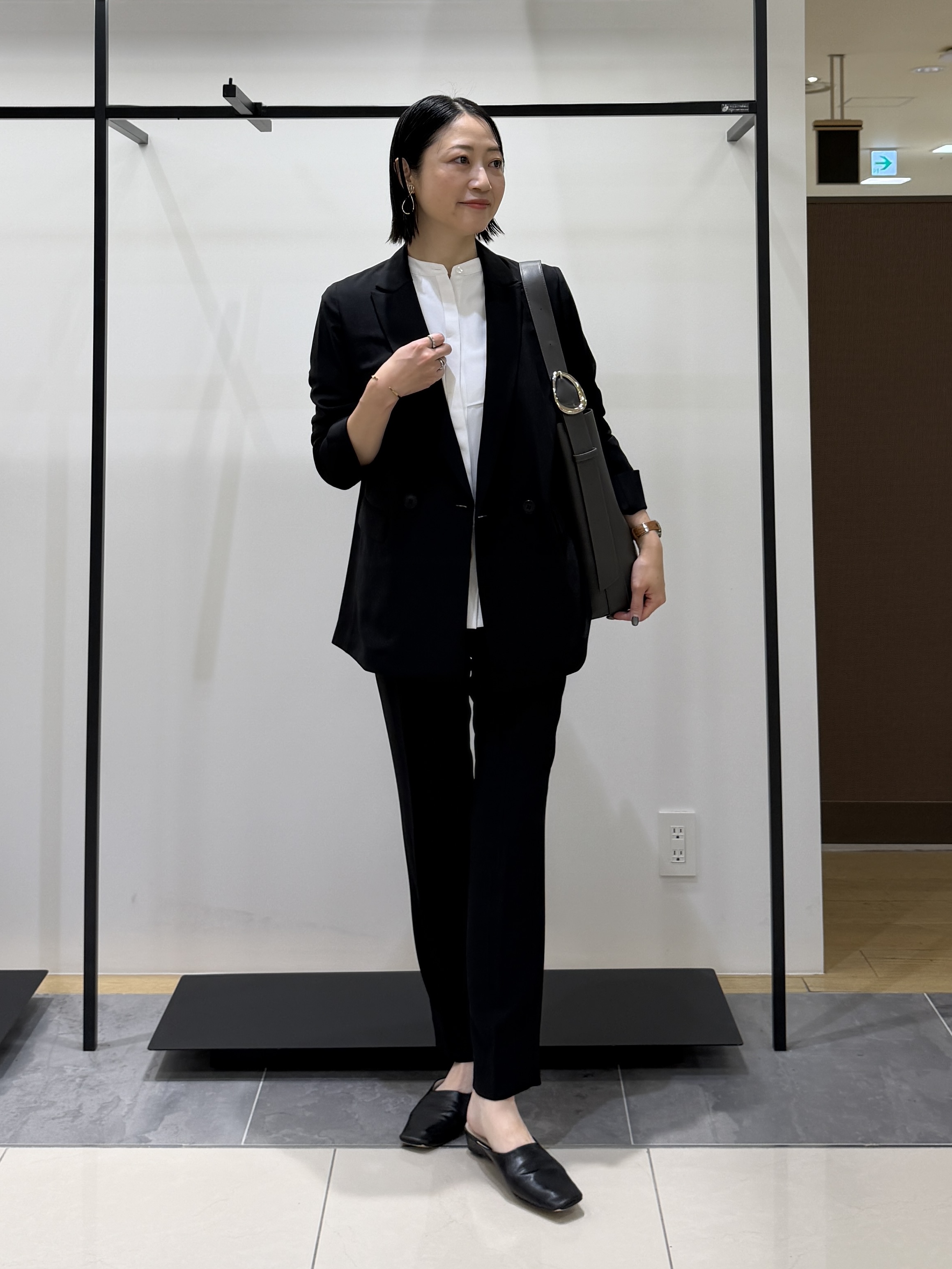 shihoさんの「INDIVI｜【初秋/UVケア/着る日傘】ダブルジャケット」を使ったコーディネート