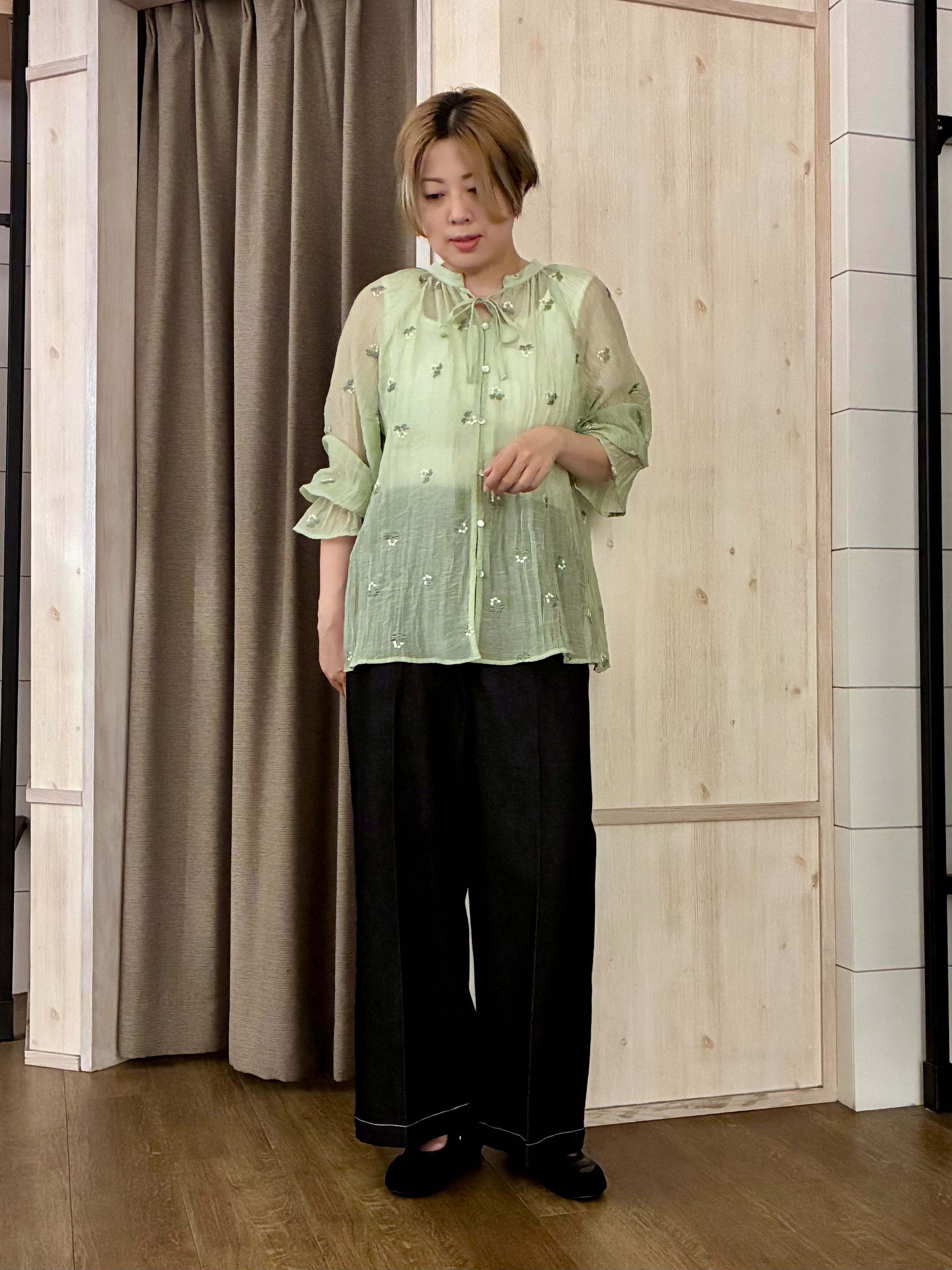 aiさんの「THE SHOP TK｜華やぎを添える 花柄刺繍ブラウス」を使ったコーディネート