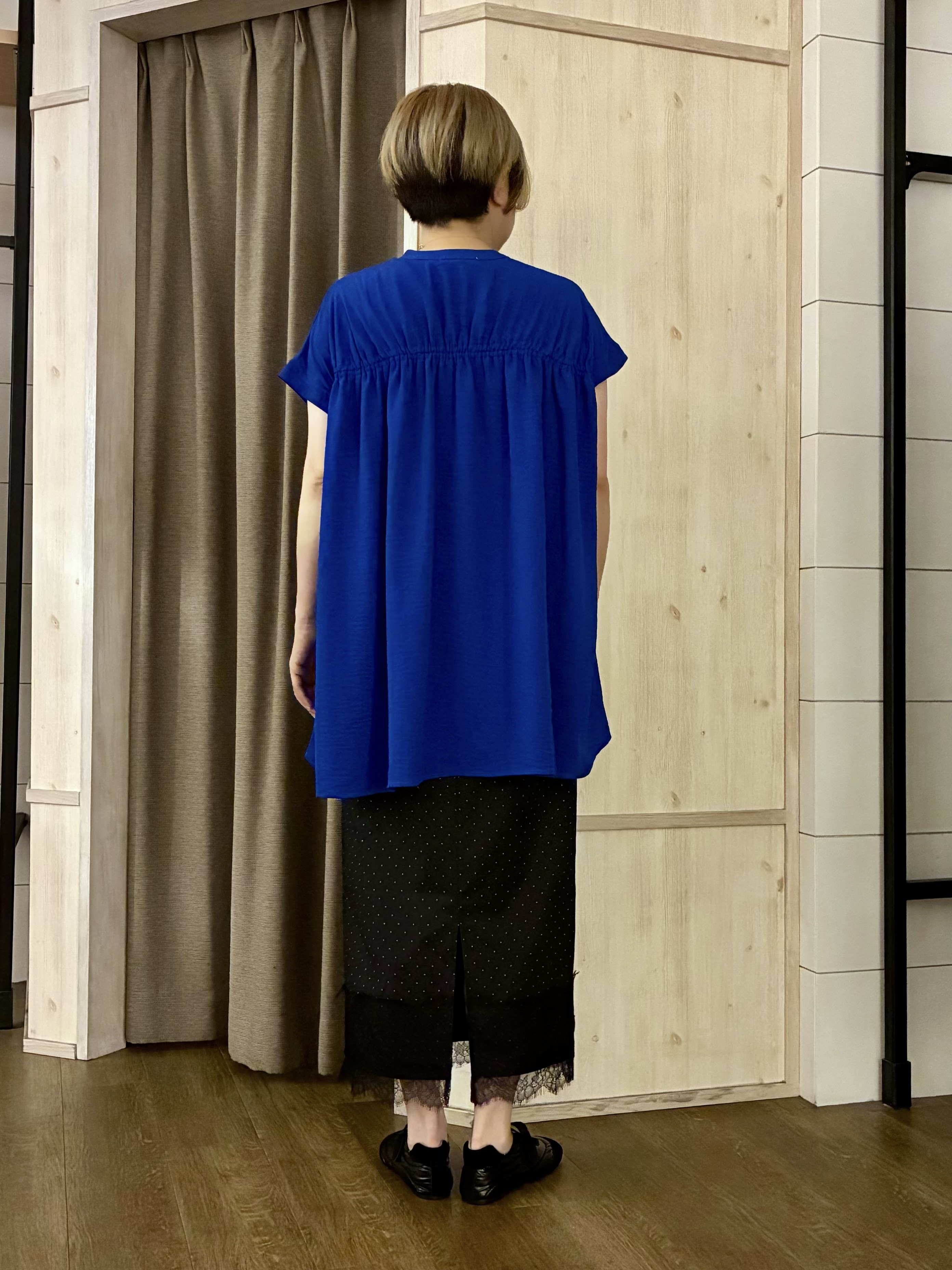 aiさんの「THE SHOP TK｜【夏に嬉しい多機能/体型カバー】ひんやりさらさら シャーリングブラウス」を使ったコーディネート