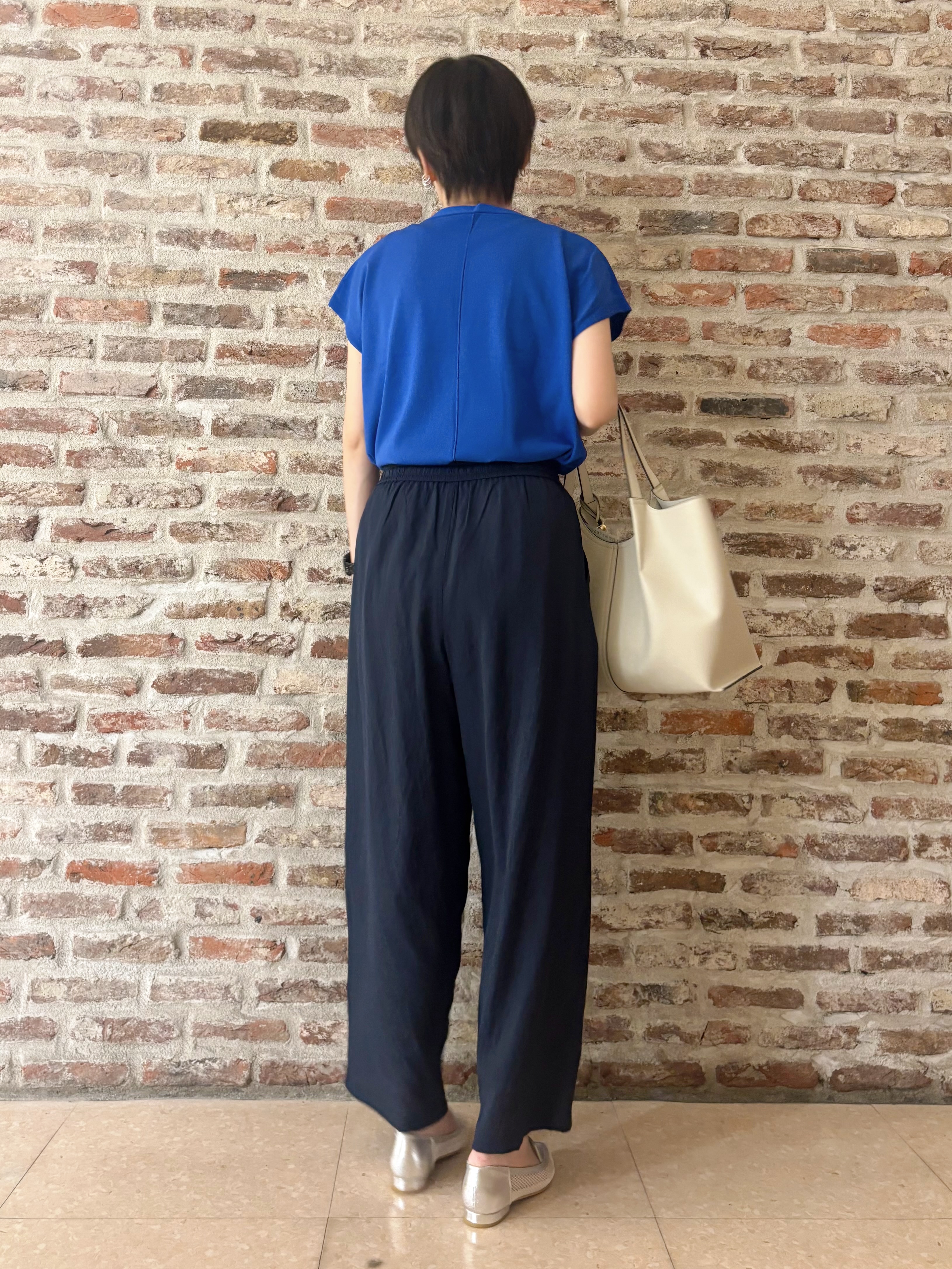 しばさんの「THE SHOP TK｜【さらっとタッチ】Vネックニット」を使ったコーディネート