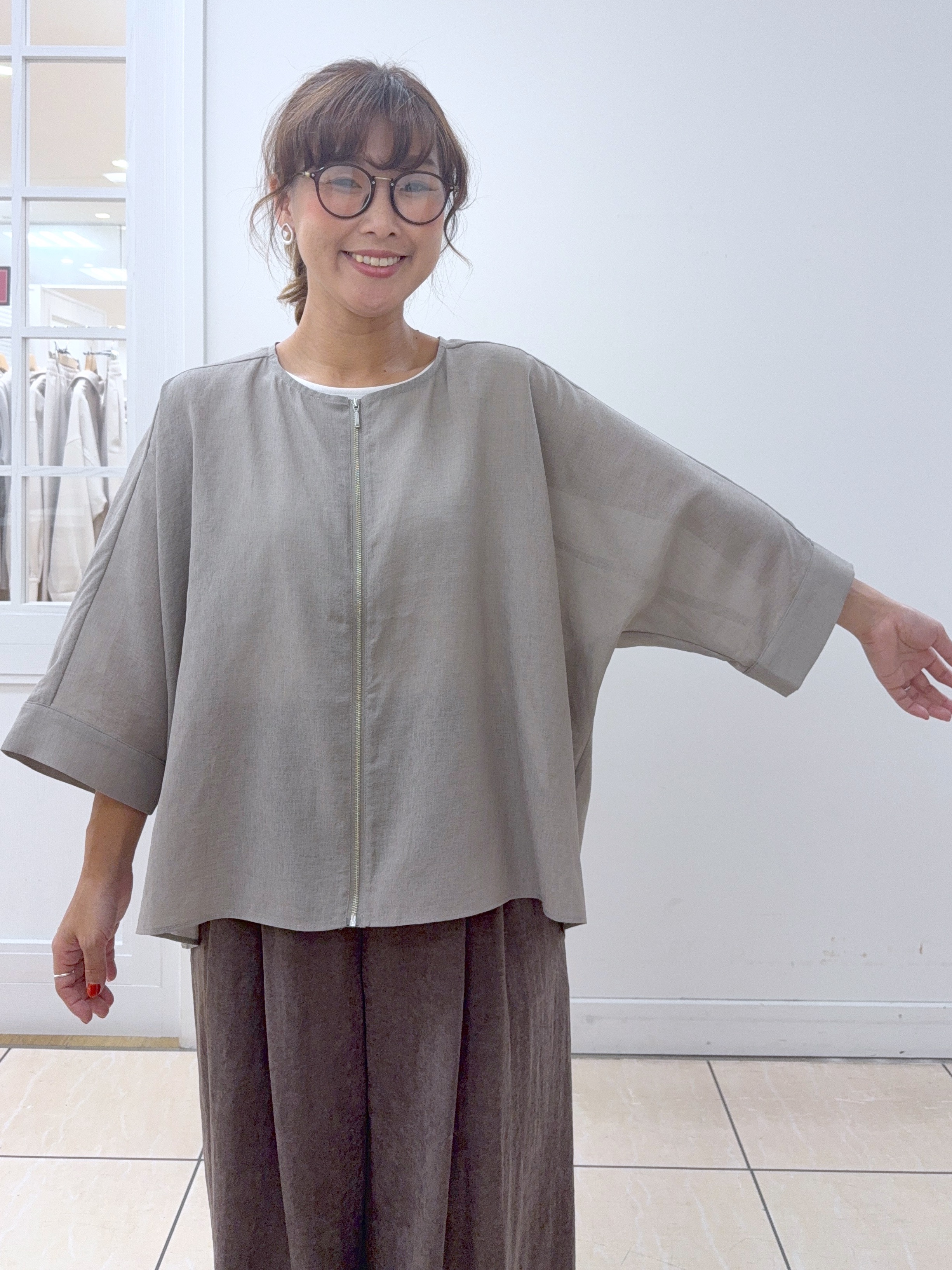 Osawaさんの「Dessin｜【秋羽織り/洗える】ドルマンスリーブ 6分袖シアーシャツブルゾン」を使ったコーディネート