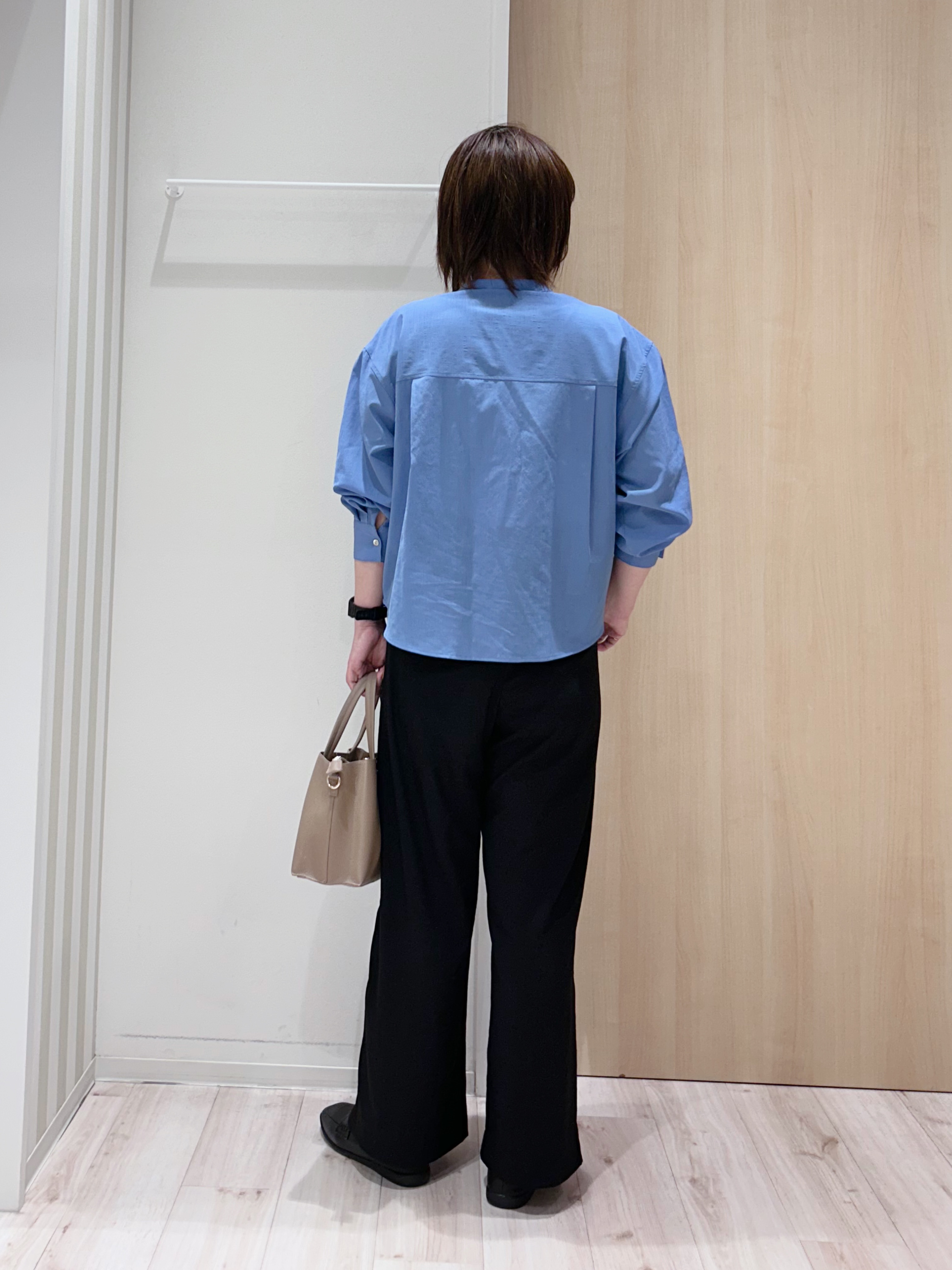 maaaさんの「SHOO･LA･RUE｜【通気性〇/S-LL/洗濯機可】さらりと心地よい。ノーカラーシャツ」を使ったコーディネート