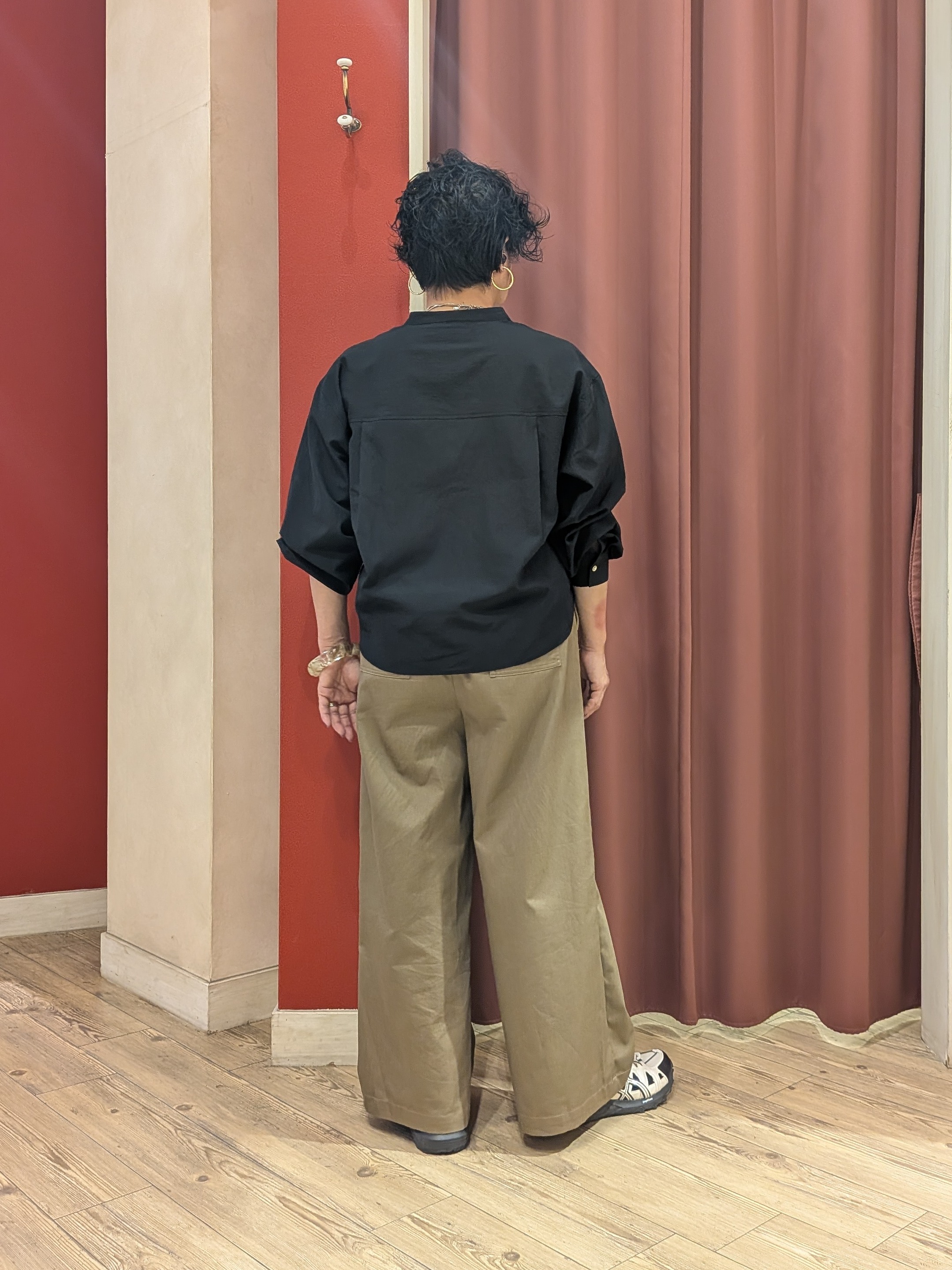 cameさんの「SHOO･LA･RUE｜【通気性〇/S-LL/洗濯機可】さらりと心地よい。ノーカラーシャツ」を使ったコーディネート