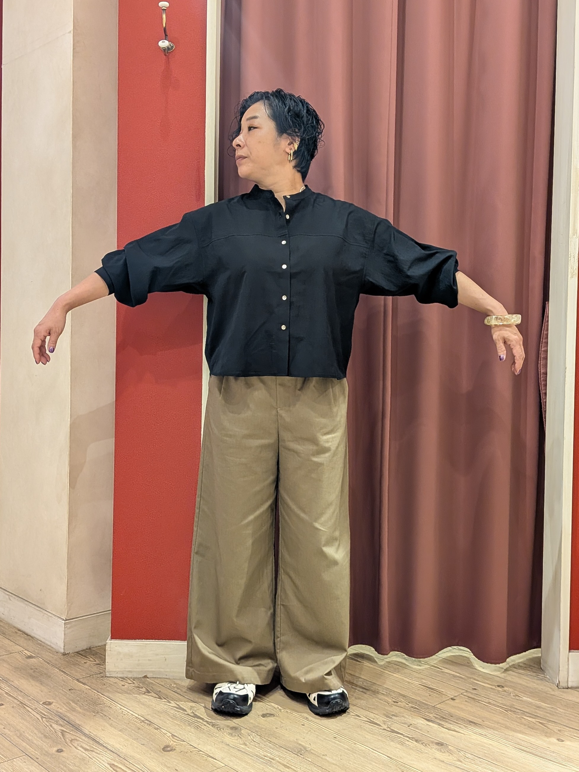 cameさんの「SHOO･LA･RUE｜【通気性〇/S-LL/洗濯機可】さらりと心地よい。ノーカラーシャツ」を使ったコーディネート