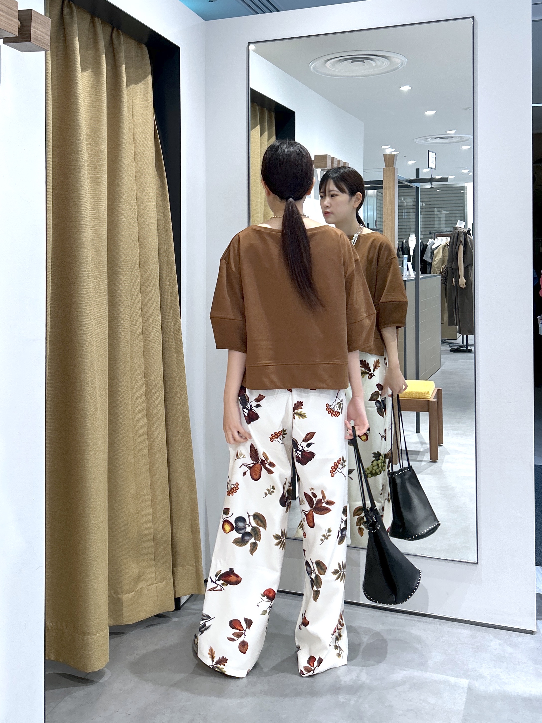 Renoさんの「INDIVI｜ハーフスリーブフォルムカットソー【接触冷感／新色追加】」を使ったコーディネート
