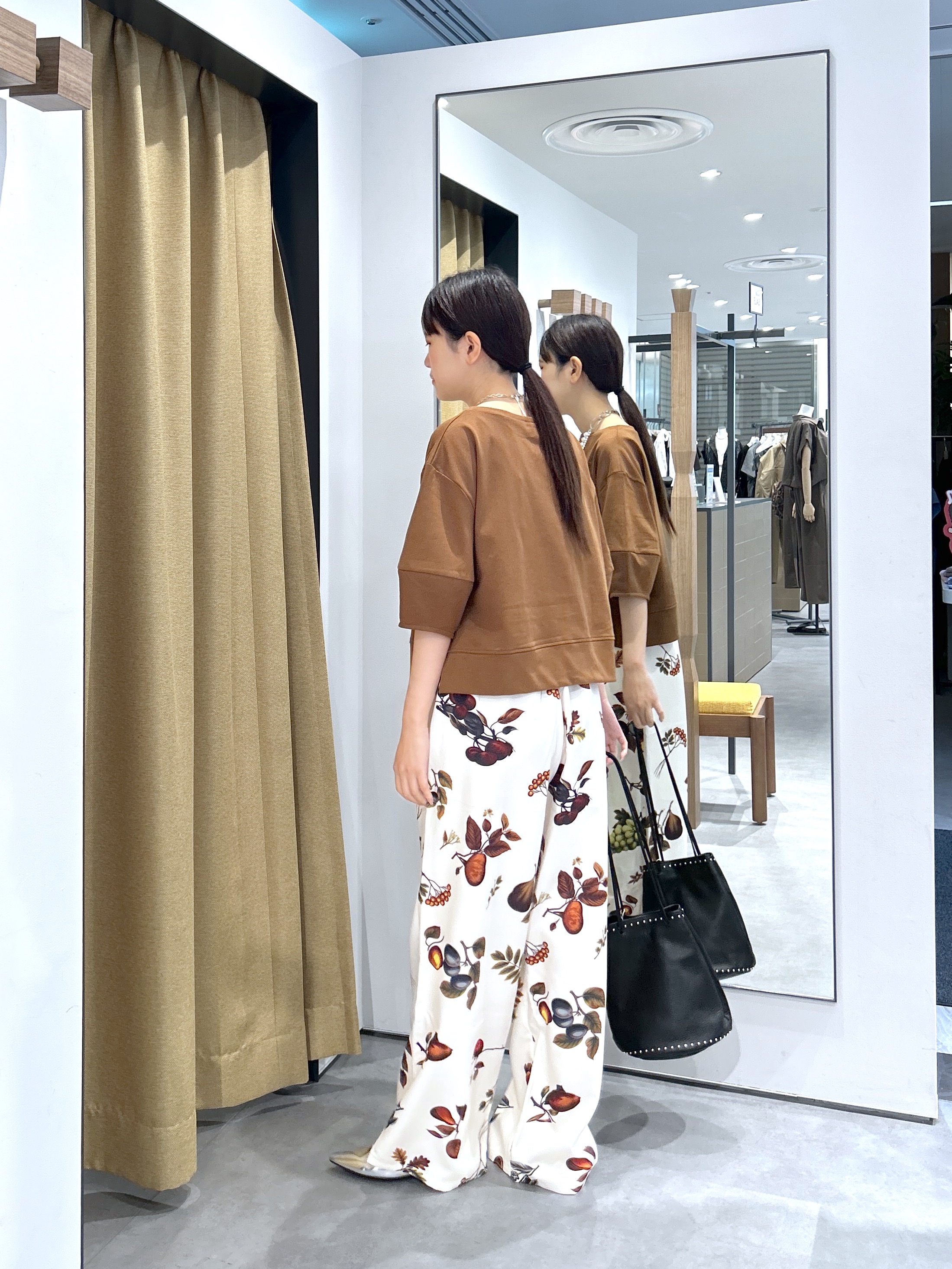 Renoさんの「INDIVI｜ハーフスリーブフォルムカットソー【接触冷感／新色追加】」を使ったコーディネート