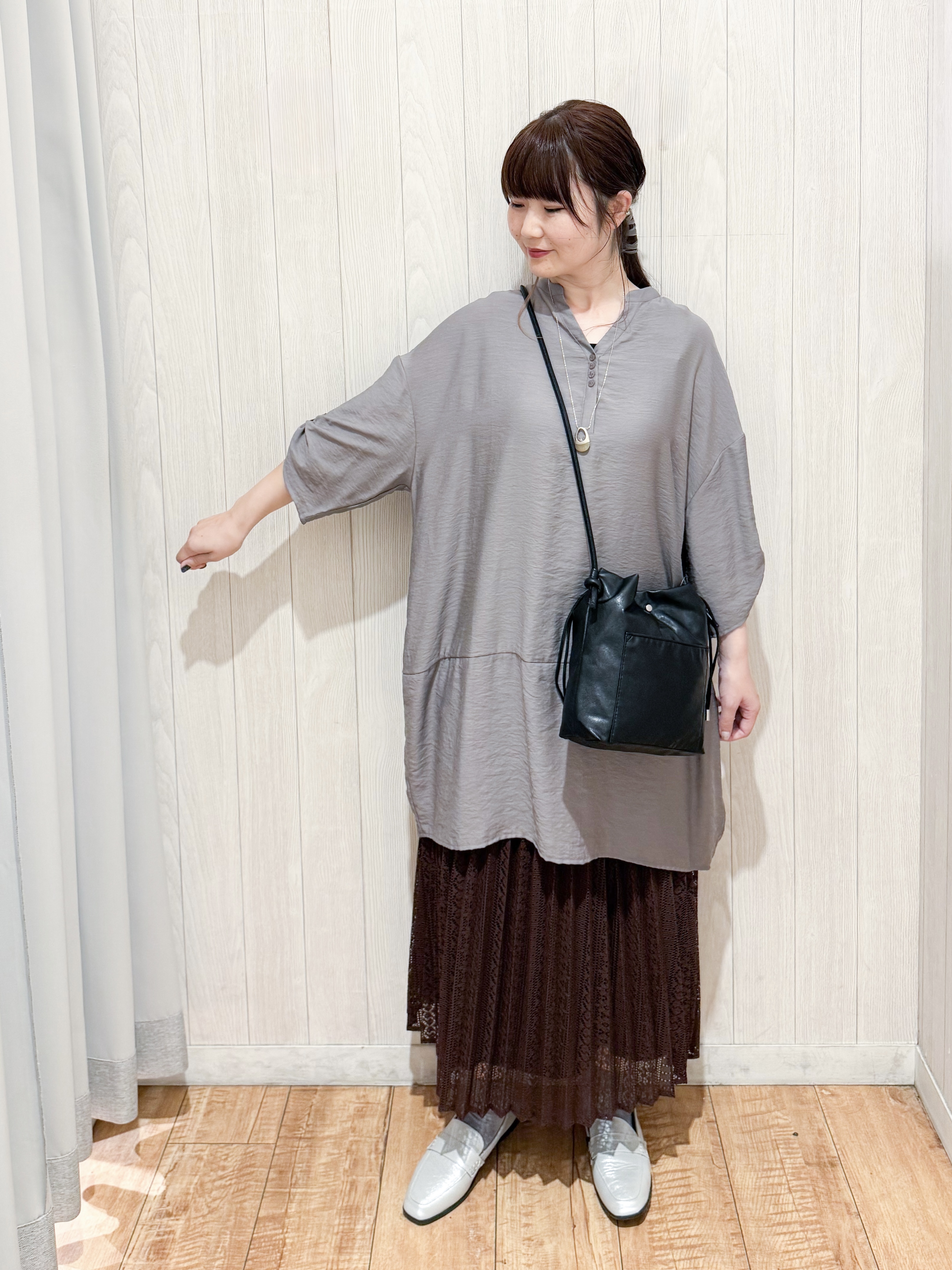 愛さんの「SHOO･LA･RUE｜【S-LL/洗濯後しわになりにくい】ゆるっと体型カバー 7分袖コクーンチュニック」を使ったコーディネート