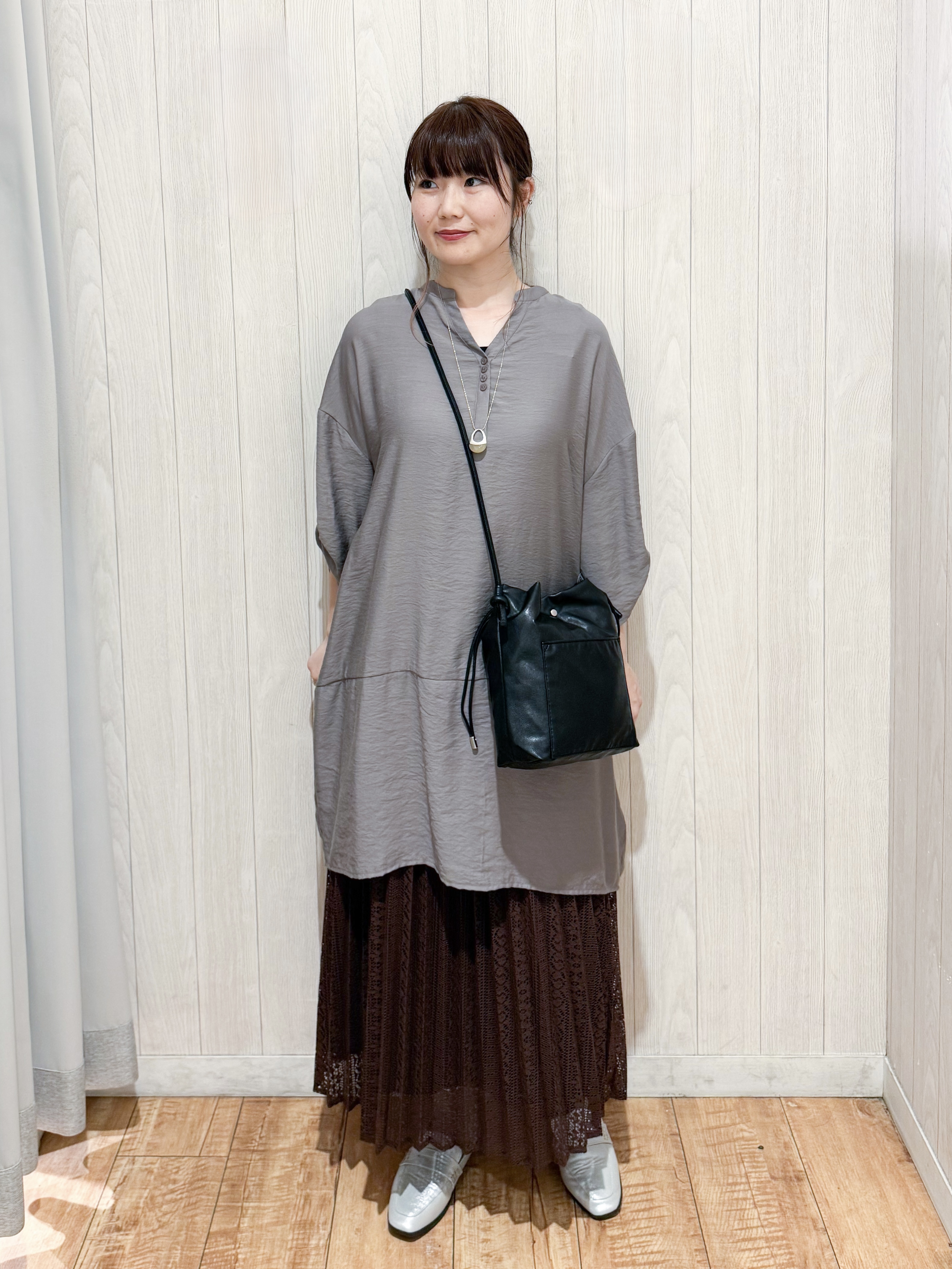 愛さんの「SHOO･LA･RUE｜【S-LL/洗濯後しわになりにくい】ゆるっと体型カバー 7分袖コクーンチュニック」を使ったコーディネート
