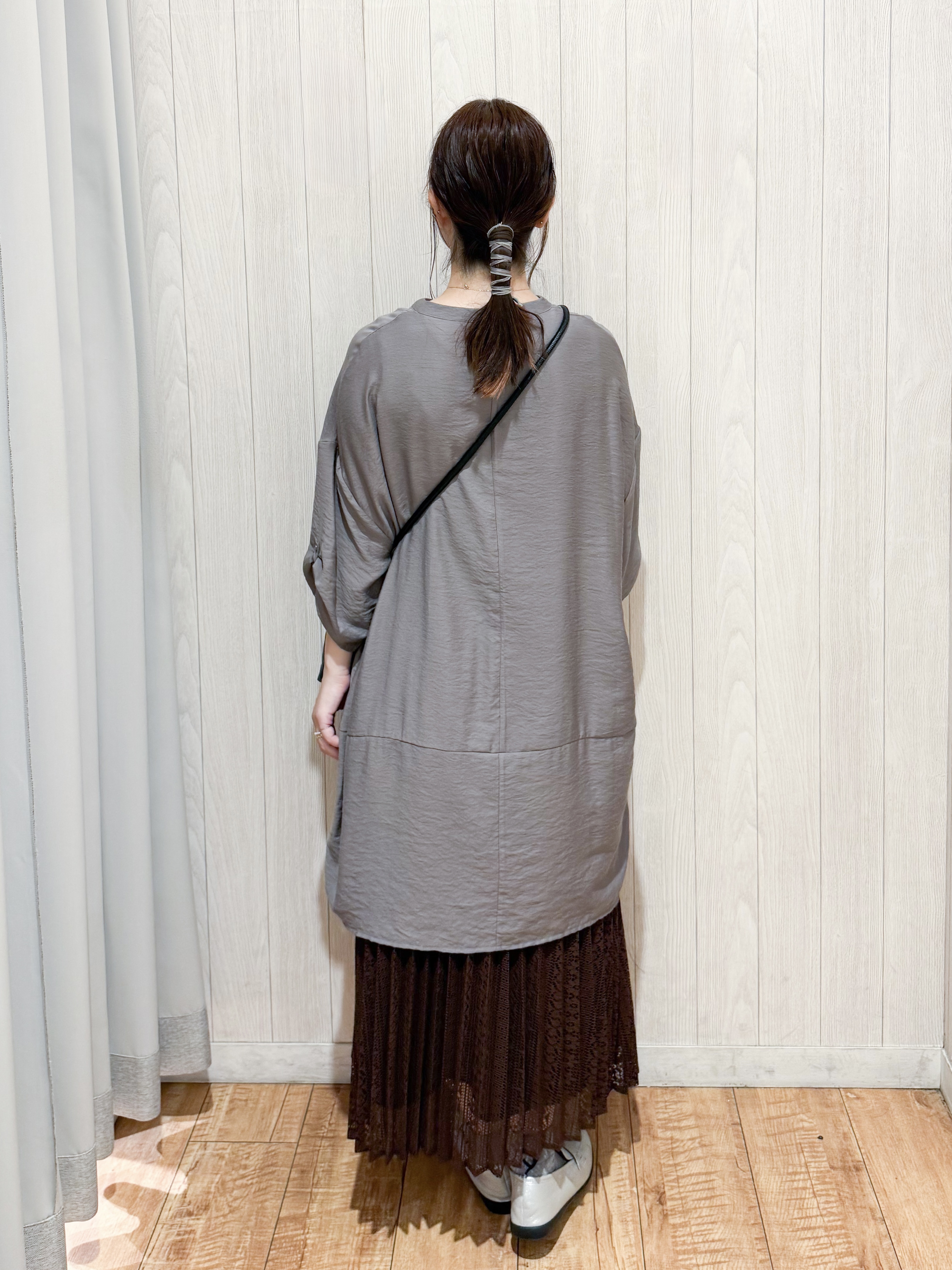 愛さんの「SHOO･LA･RUE｜【S-LL/洗濯後しわになりにくい】ゆるっと体型カバー 7分袖コクーンチュニック」を使ったコーディネート