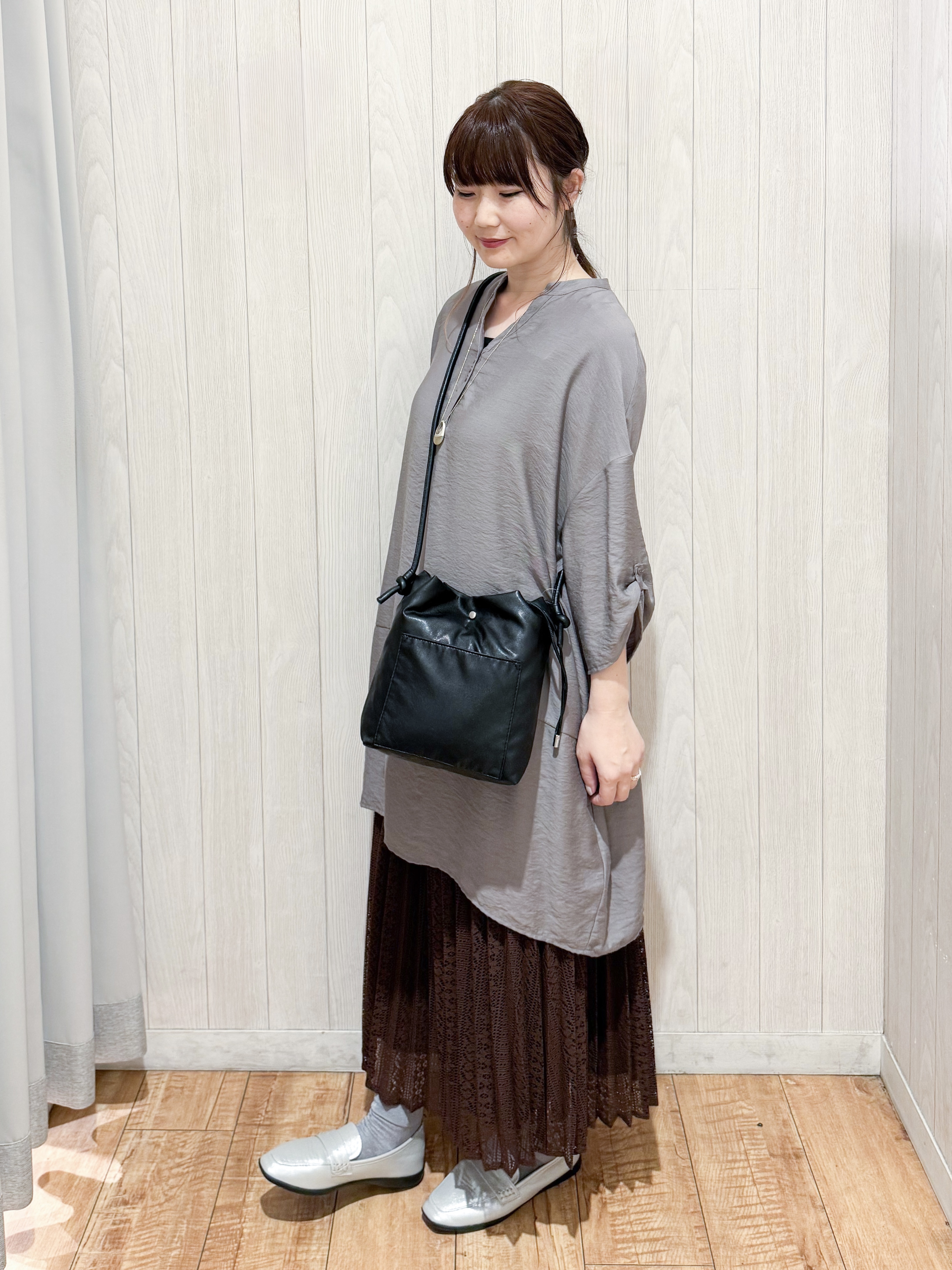 愛さんの「SHOO･LA･RUE｜【S-LL/洗濯後しわになりにくい】ゆるっと体型カバー 7分袖コクーンチュニック」を使ったコーディネート