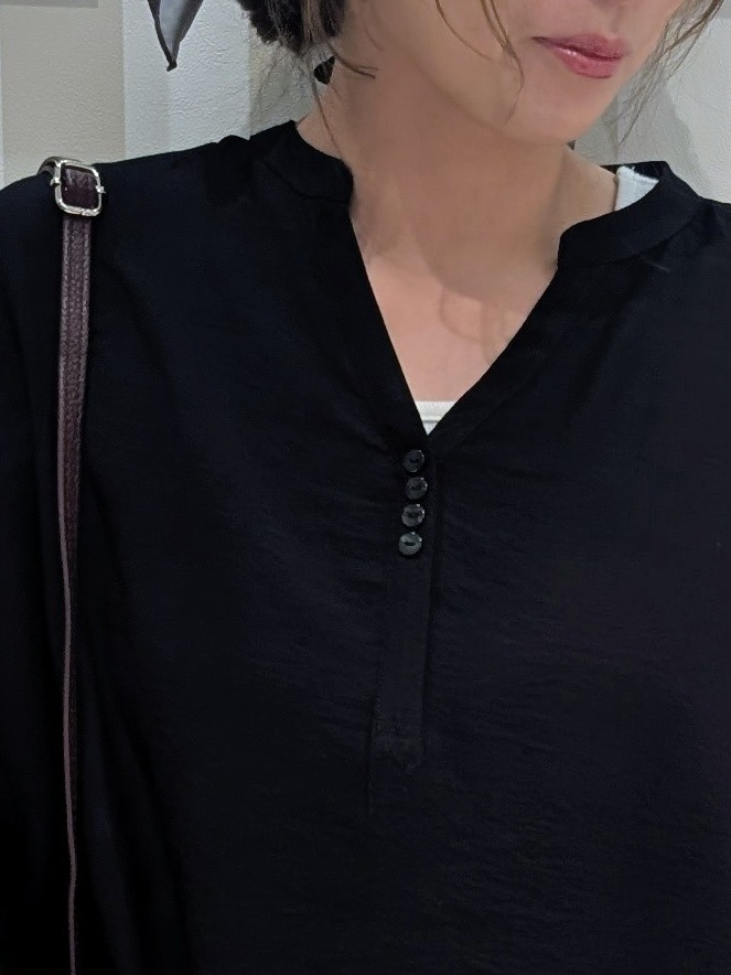 太田沙弥さんの「SHOO･LA･RUE｜【ひんやり/S-LL/洗濯後しわになりにくい】体型カバーにも ゆるっとリラックス 7分袖チュニック」を使ったコーディネート