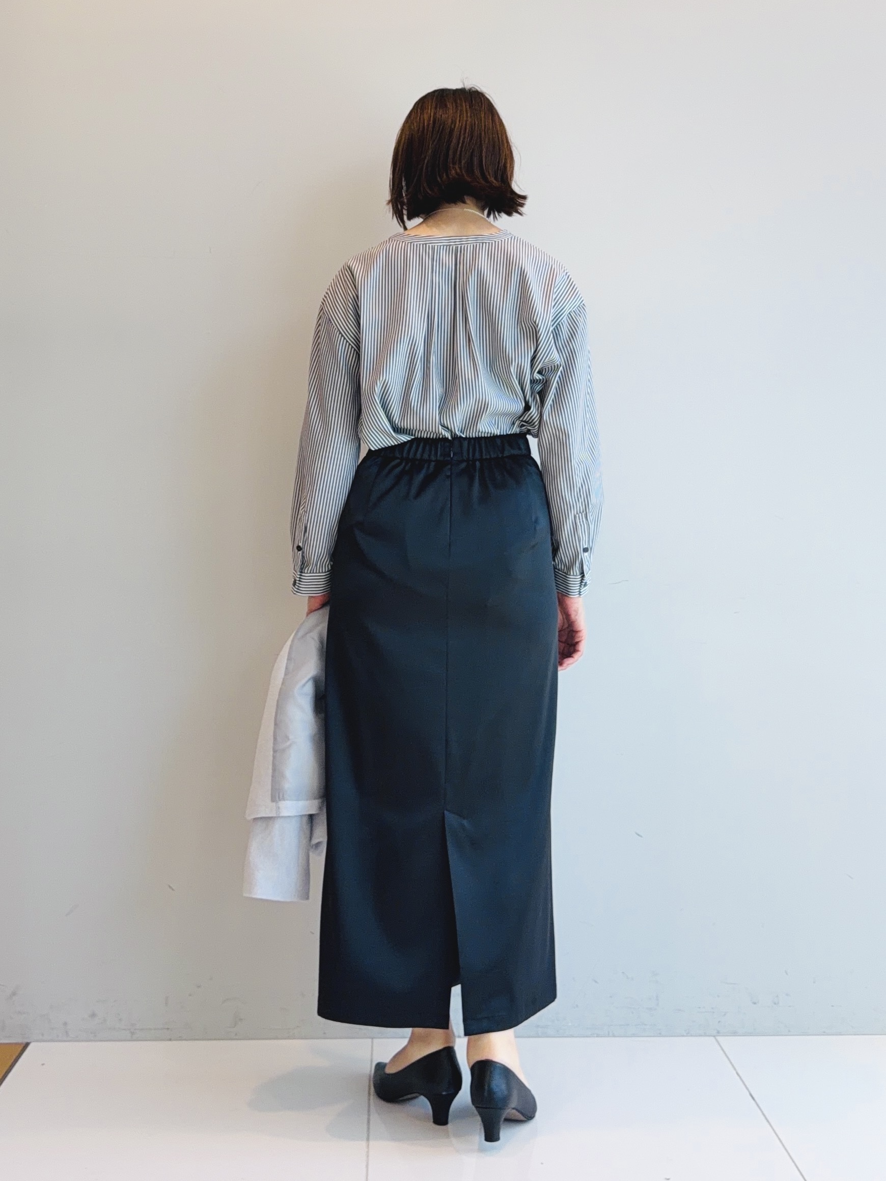 murayamaさんの「INDIVI｜【吸汗速乾／ストレッチ◎】サテン素材ナロースカート」を使ったコーディネート