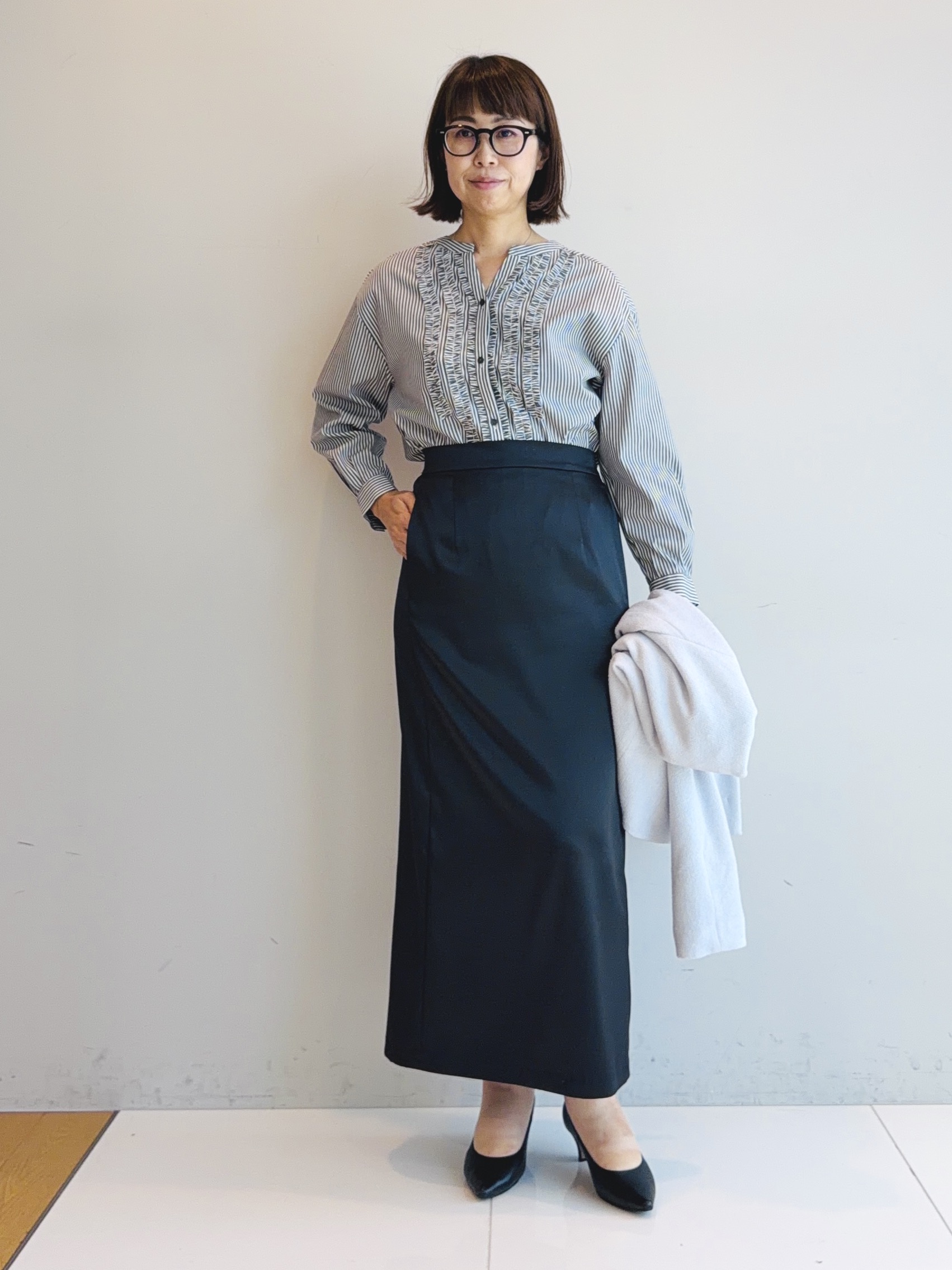 murayamaさんの「INDIVI｜【吸汗速乾／ストレッチ◎】サテン素材ナロースカート」を使ったコーディネート