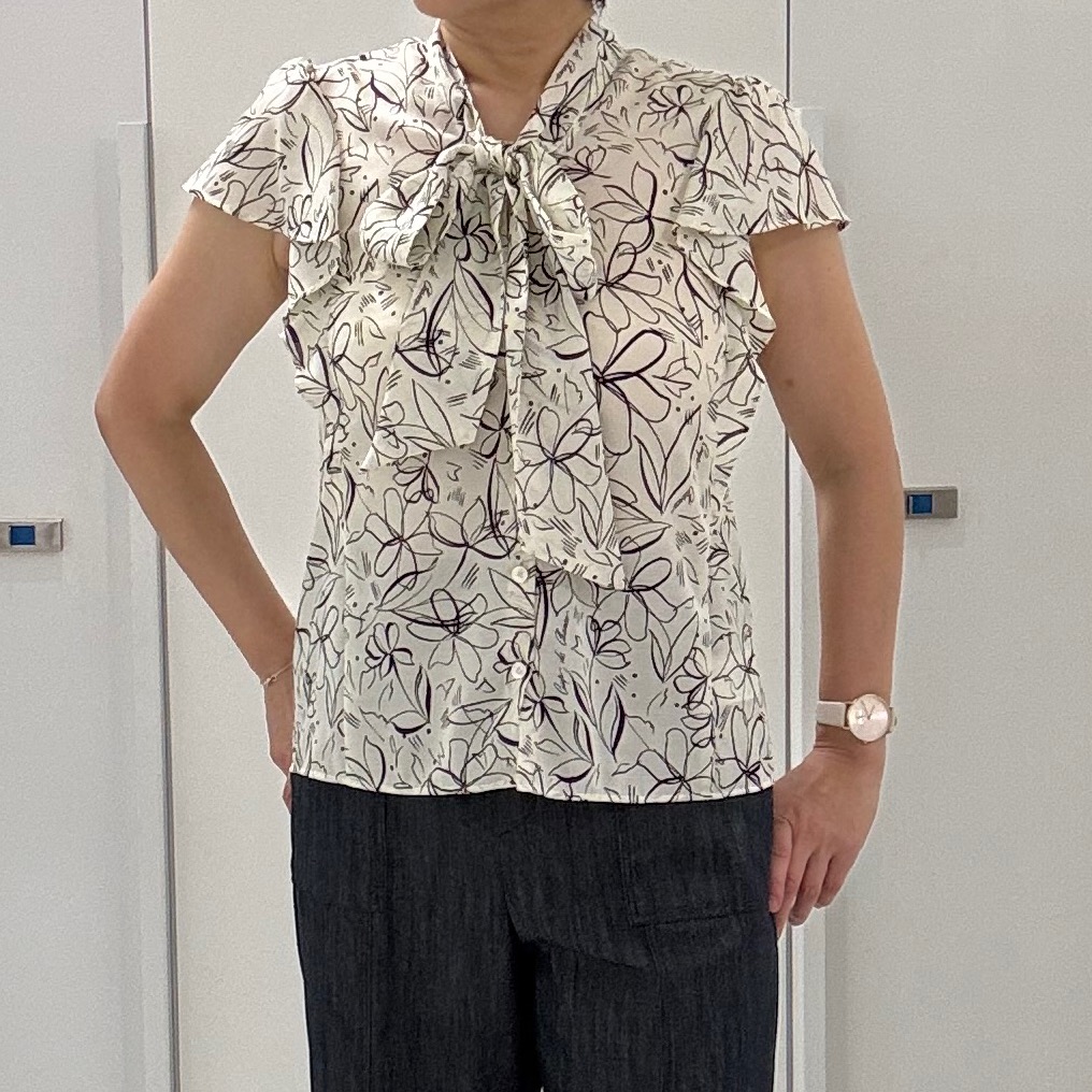 hIさんの「COUP DE CHANCE｜【手洗い可／日本製】フラワーリボンブラウス」を使ったコーディネート