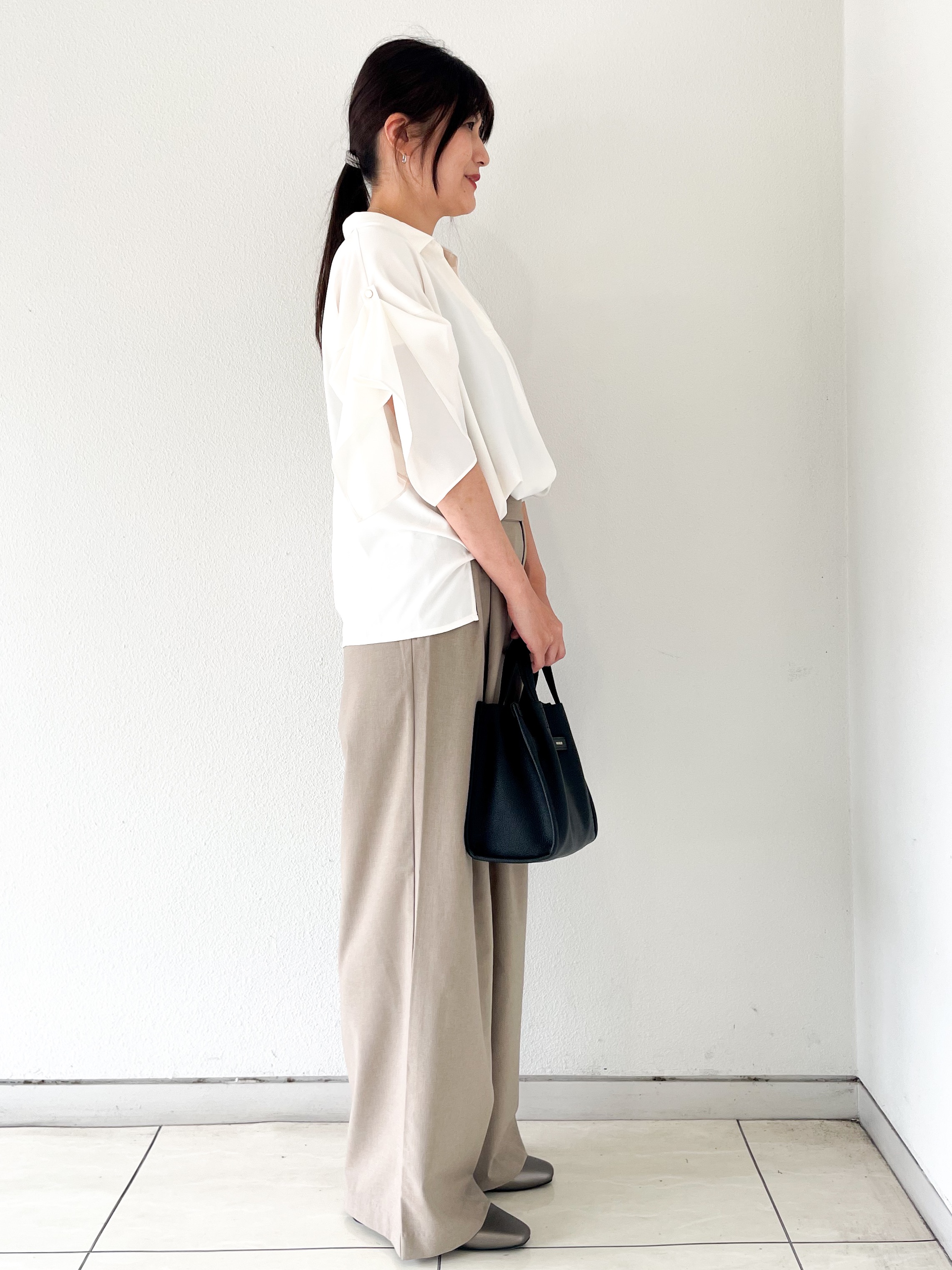 なおさんの「index｜【UV／接触冷感／吸水速乾／】タックスリーブスキッパーブラウス《洗濯機OK》」を使ったコーディネート