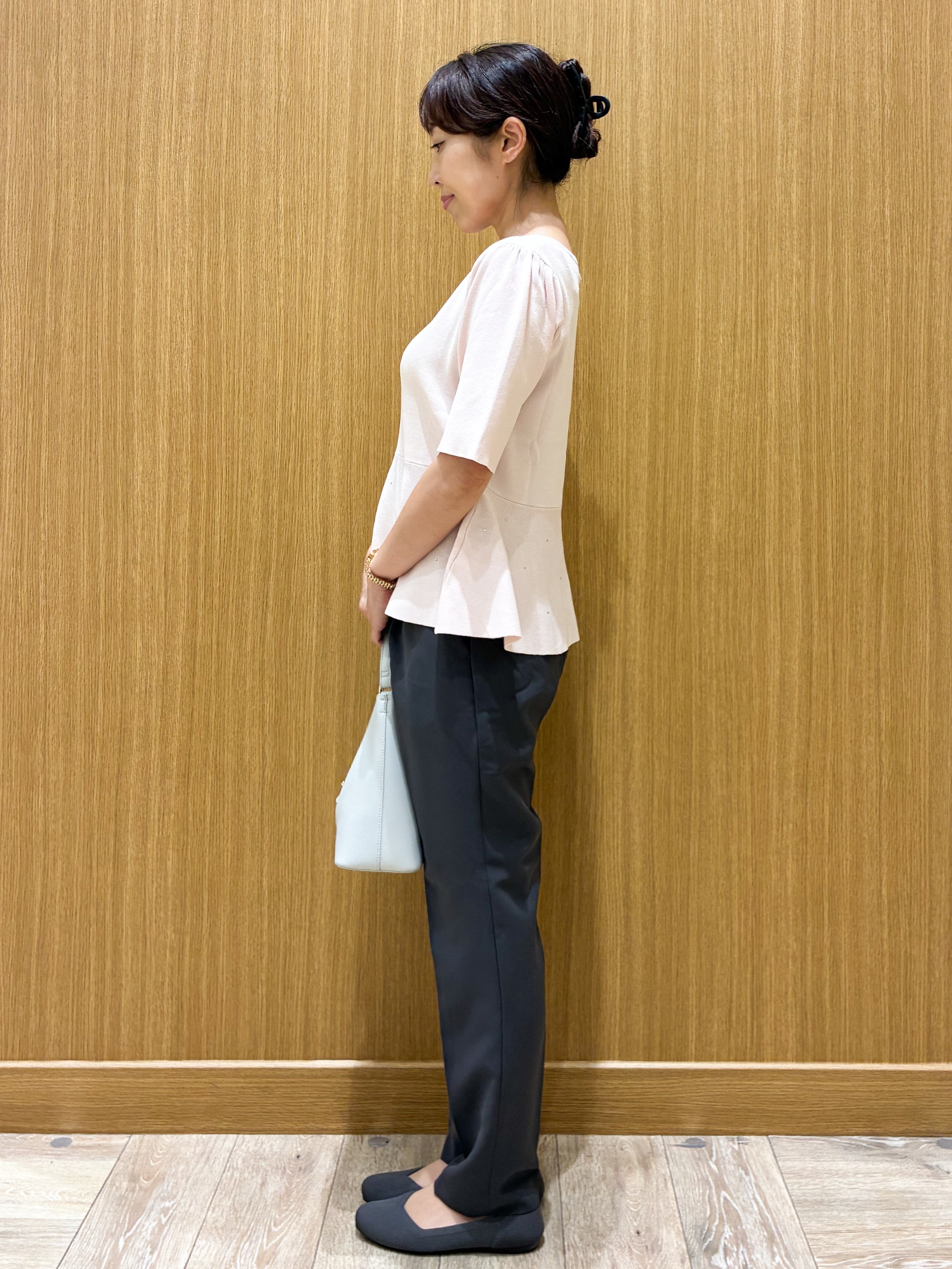 tomoさんの「OPAQUE.CLIP｜ラメアソートバイカラー半袖カーディガン【洗濯機OK】」を使ったコーディネート