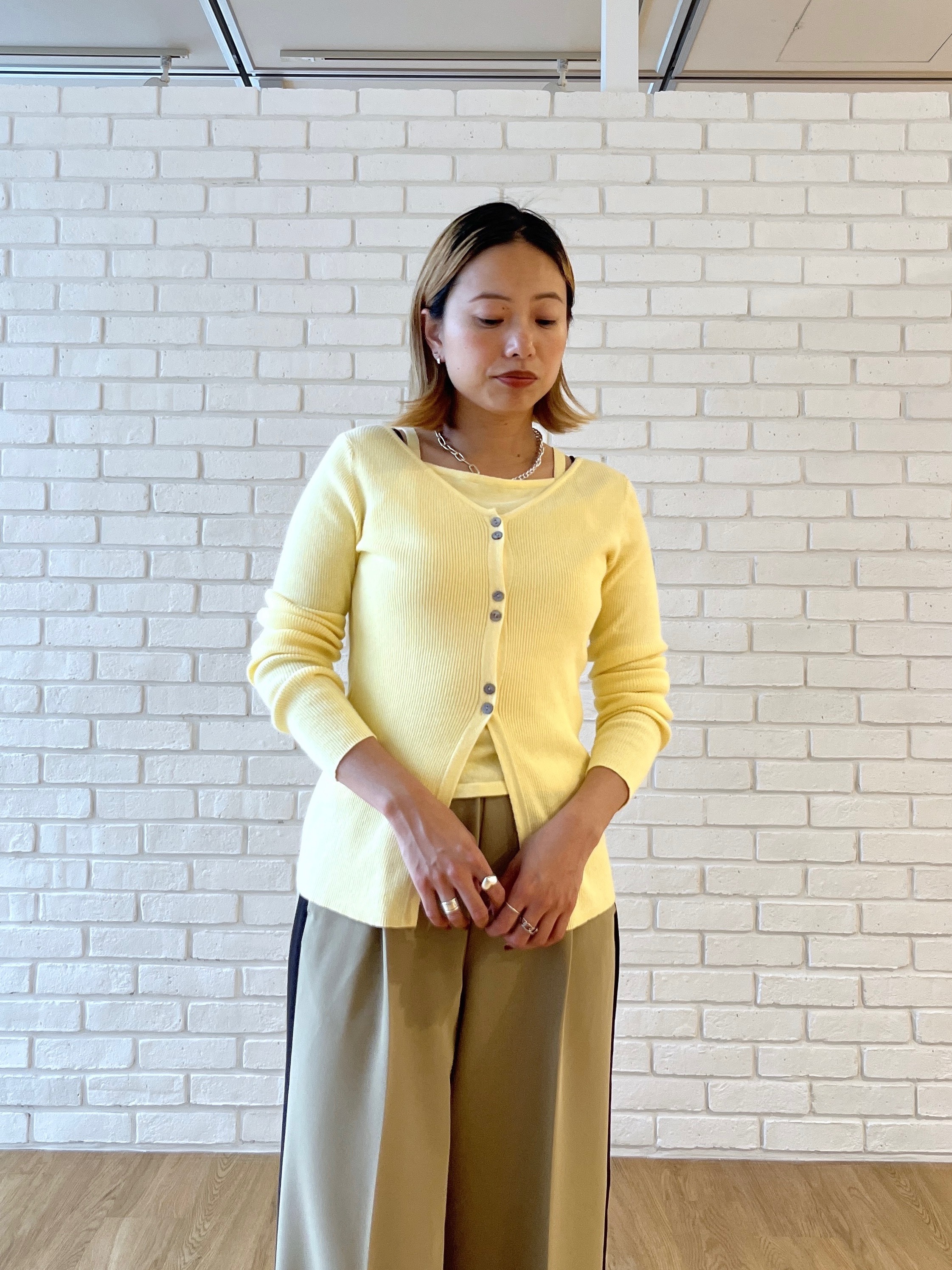 Harukaさんの「INDIVI｜フェイクレイヤードリブニット」を使ったコーディネート