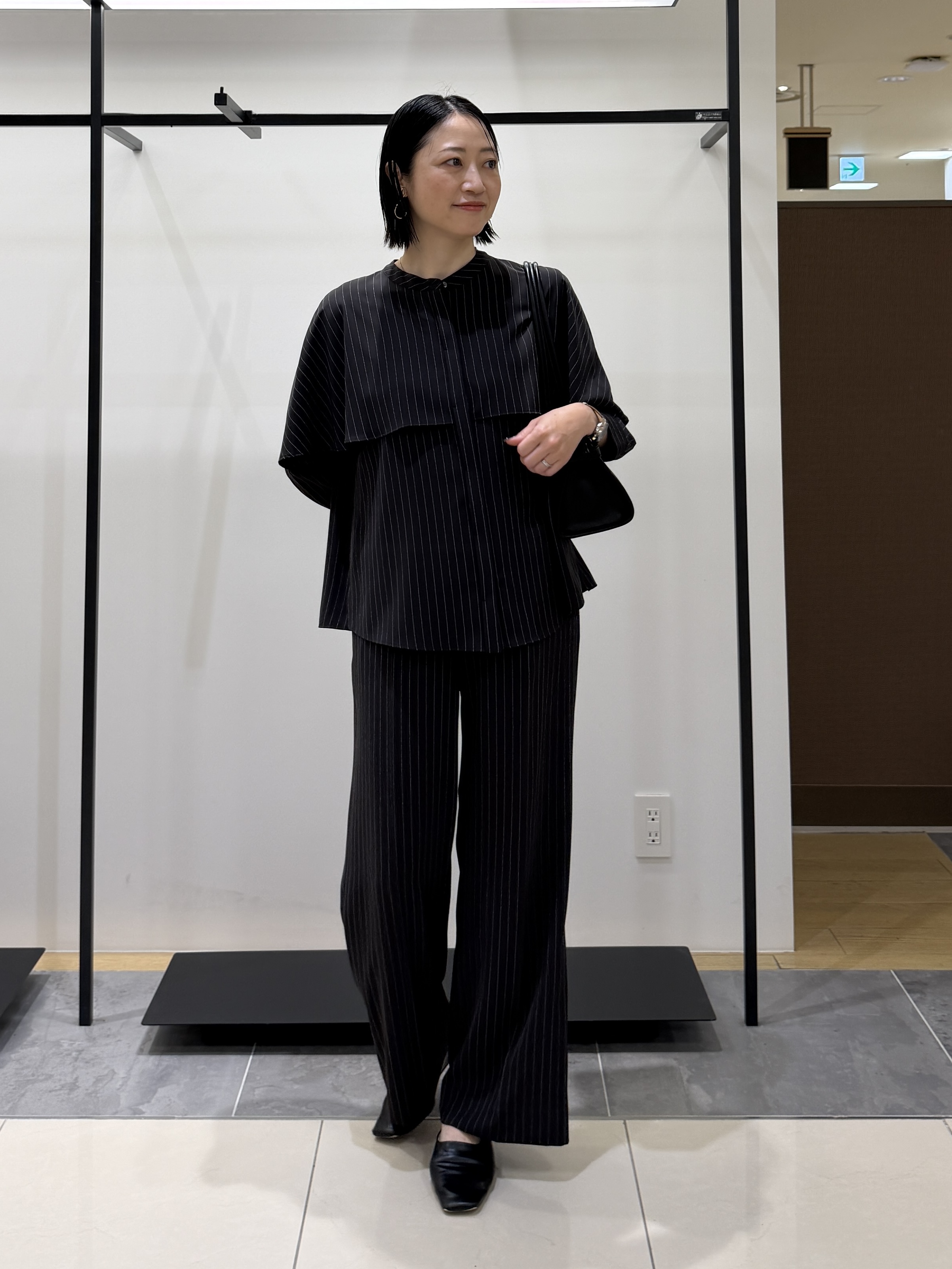 shihoさんの「INDIVI｜【接触冷感/UVケア/夏羽織り/着る日傘】ケープ風ブラウス」を使ったコーディネート