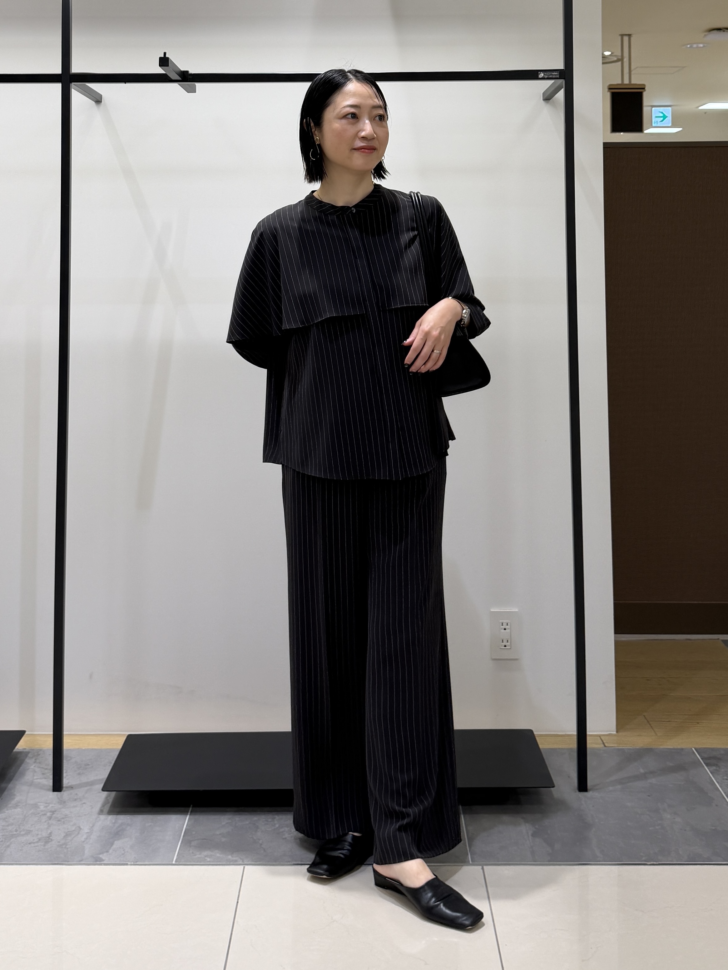 shihoさんの「INDIVI｜【接触冷感/UVケア/夏羽織り/着る日傘】ケープ風ブラウス」を使ったコーディネート