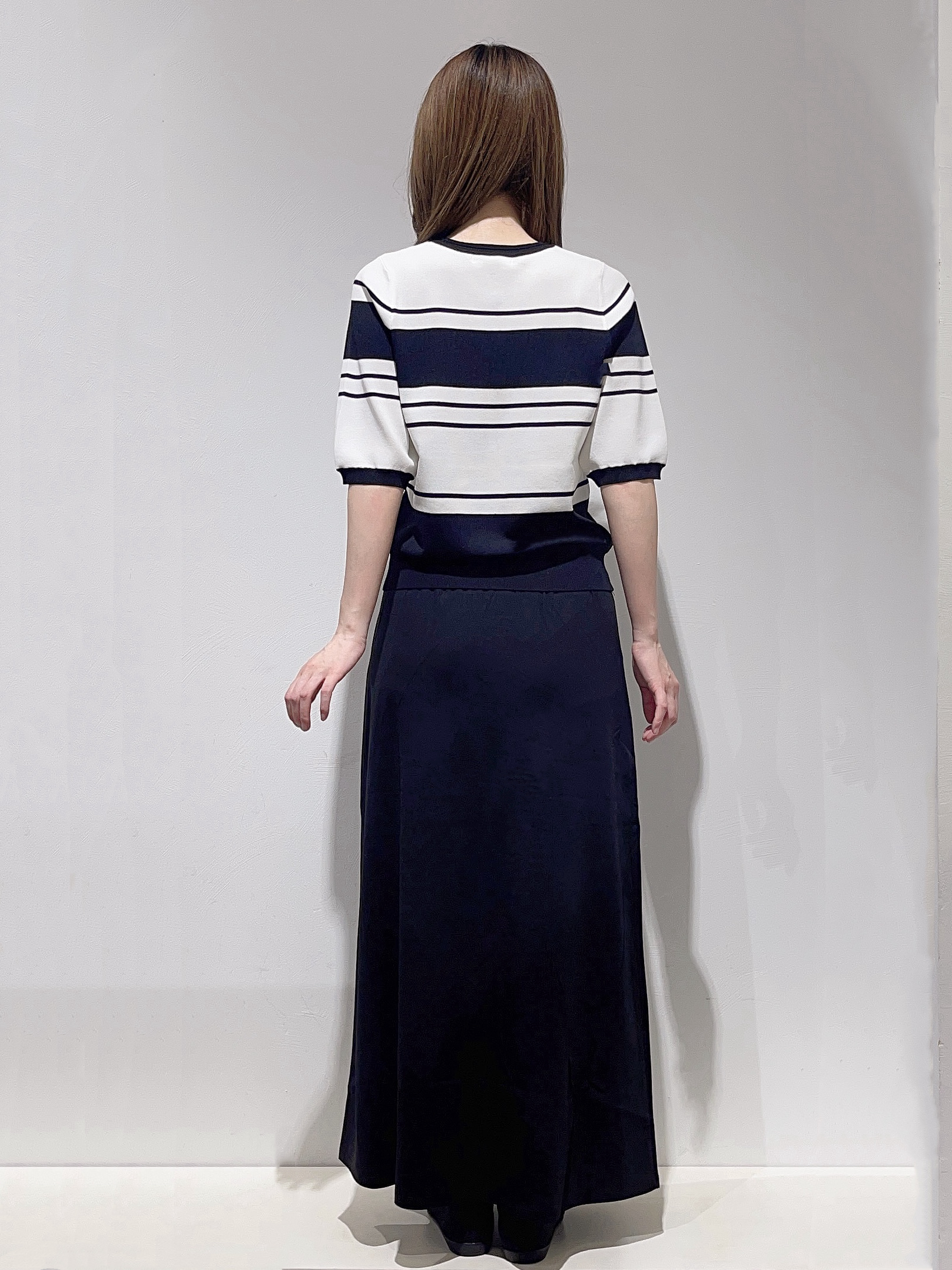 HITOMIさんの「grove｜【持続冷感/SET UP可】ひんやりポンチシリーズ／リラクシーAラインスカート」を使ったコーディネート
