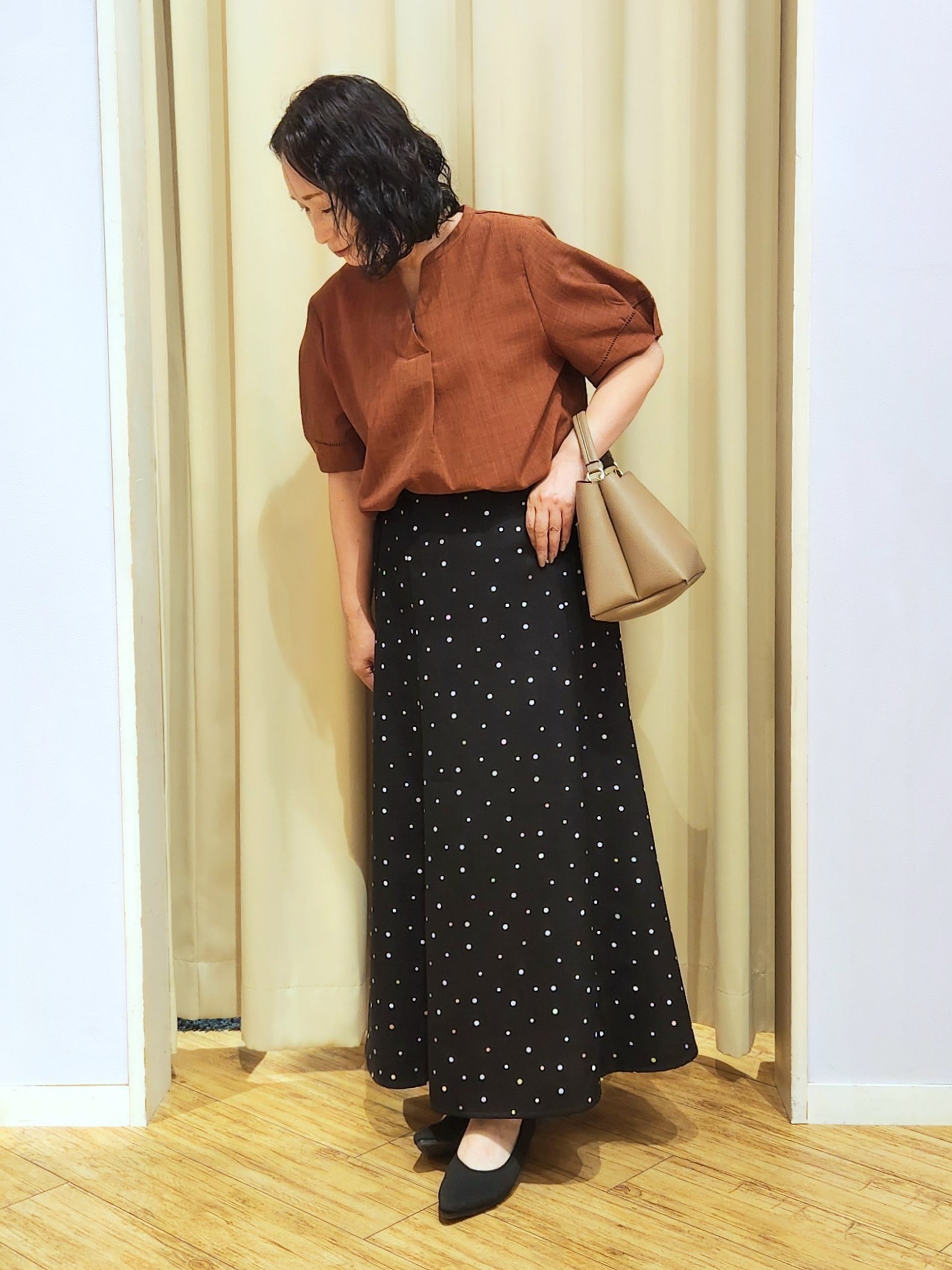 くまさんの「SHOO･LA･RUE｜【洗濯後しわになりにくい/インせずきまる】シンプルだけど女性らしい 麻調スキッパーブラウス」を使ったコーディネート