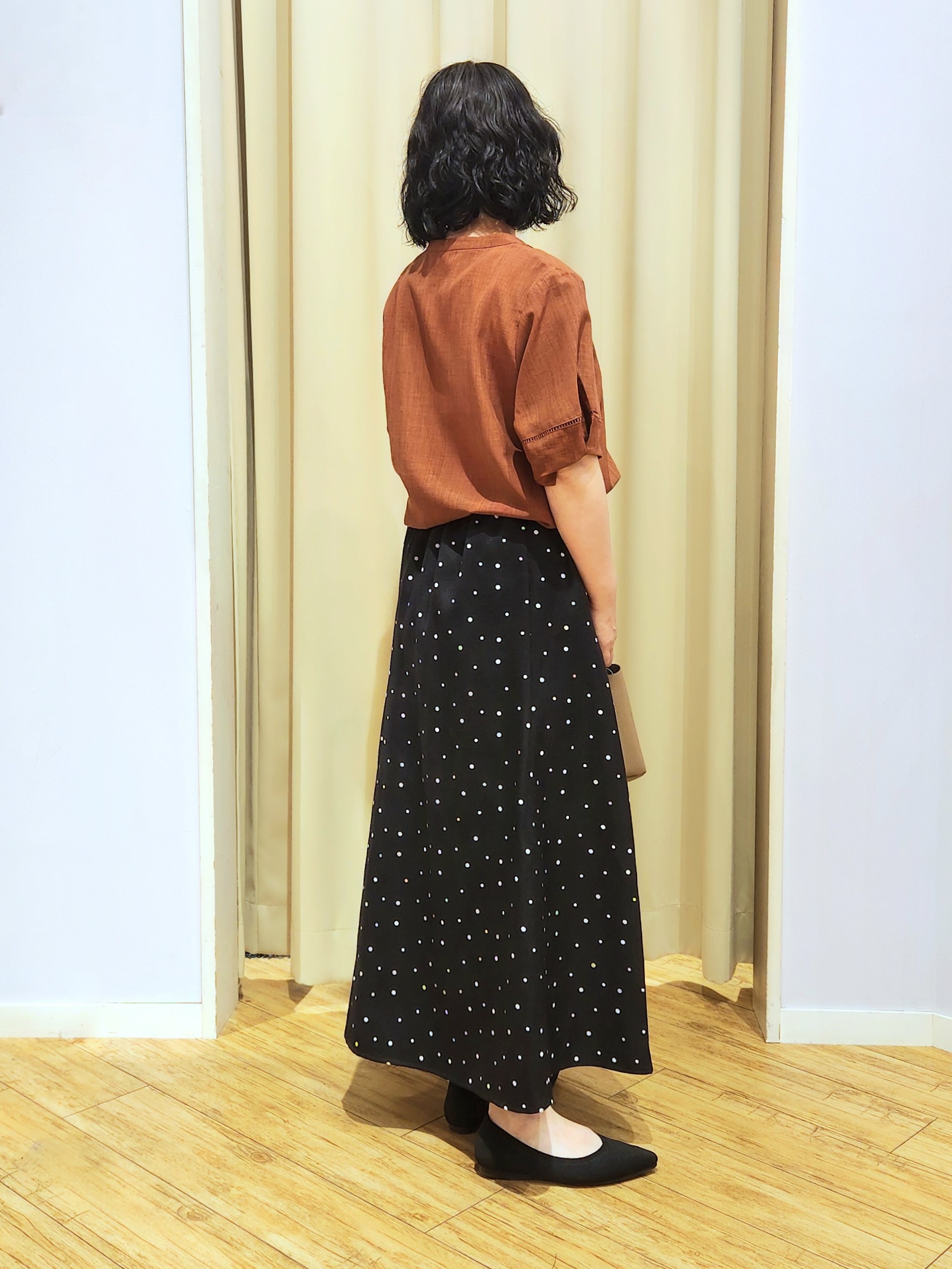 くまさんの「SHOO･LA･RUE｜【洗濯後しわになりにくい/インせずきまる】シンプルだけど女性らしい 麻調スキッパーブラウス」を使ったコーディネート
