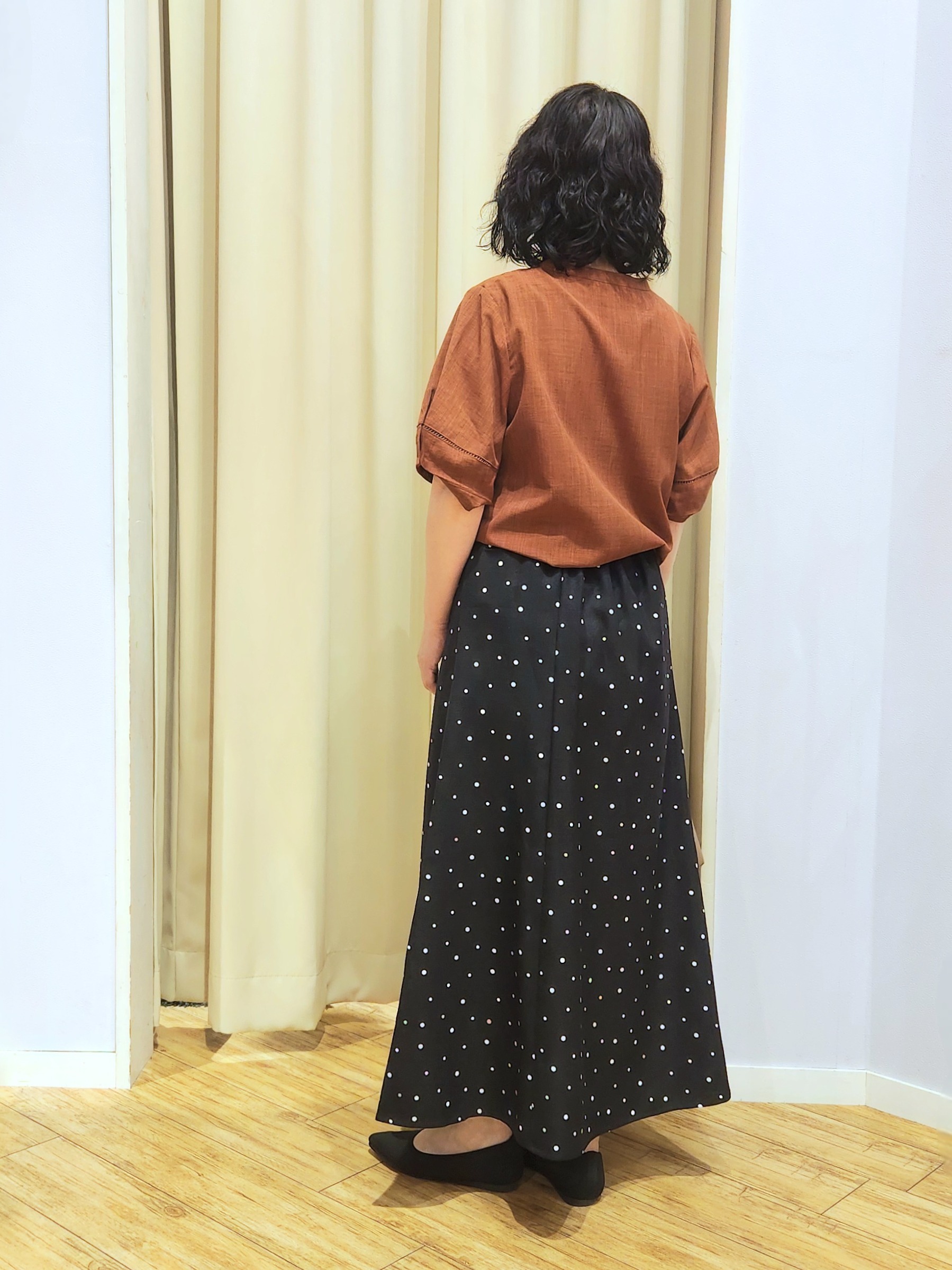 くまさんの「SHOO･LA･RUE｜【洗濯後しわになりにくい/インせずきまる】シンプルだけど女性らしい 麻調スキッパーブラウス」を使ったコーディネート