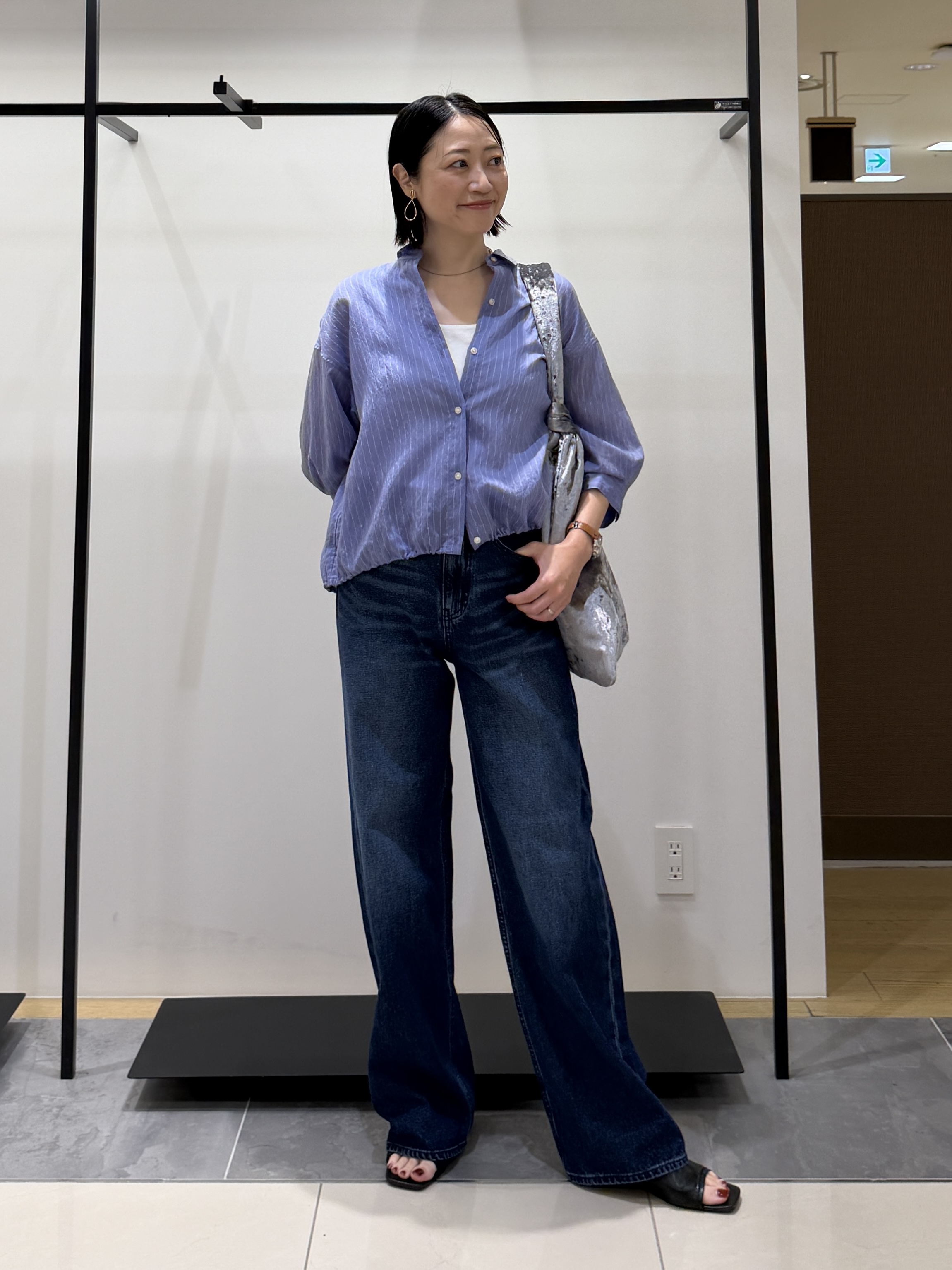 shihoさんの「INDIVI｜【シアー／7分袖】体型カバーゆったりシャツ」を使ったコーディネート