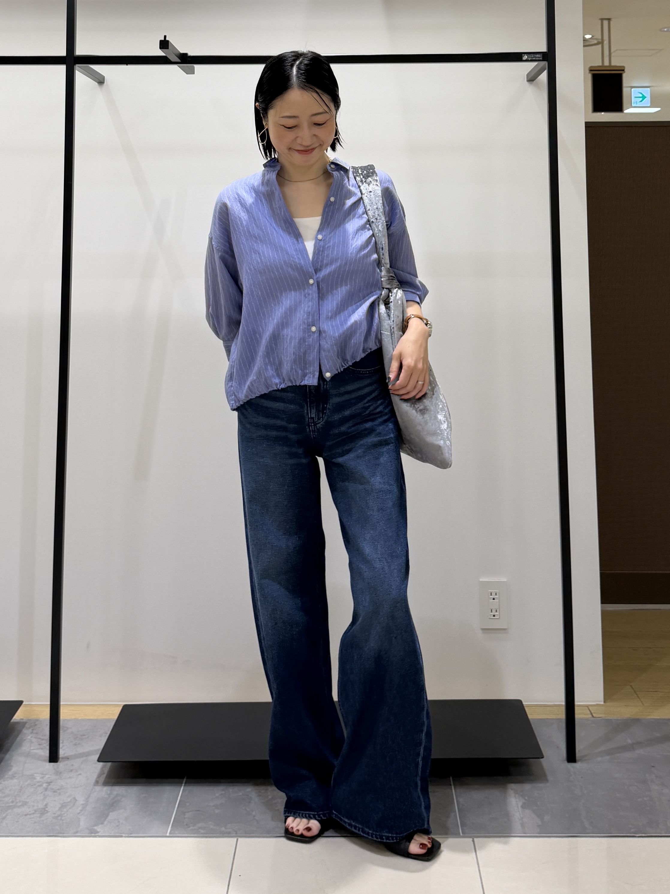shihoさんの「INDIVI｜【シアー／7分袖】体型カバーゆったりシャツ」を使ったコーディネート