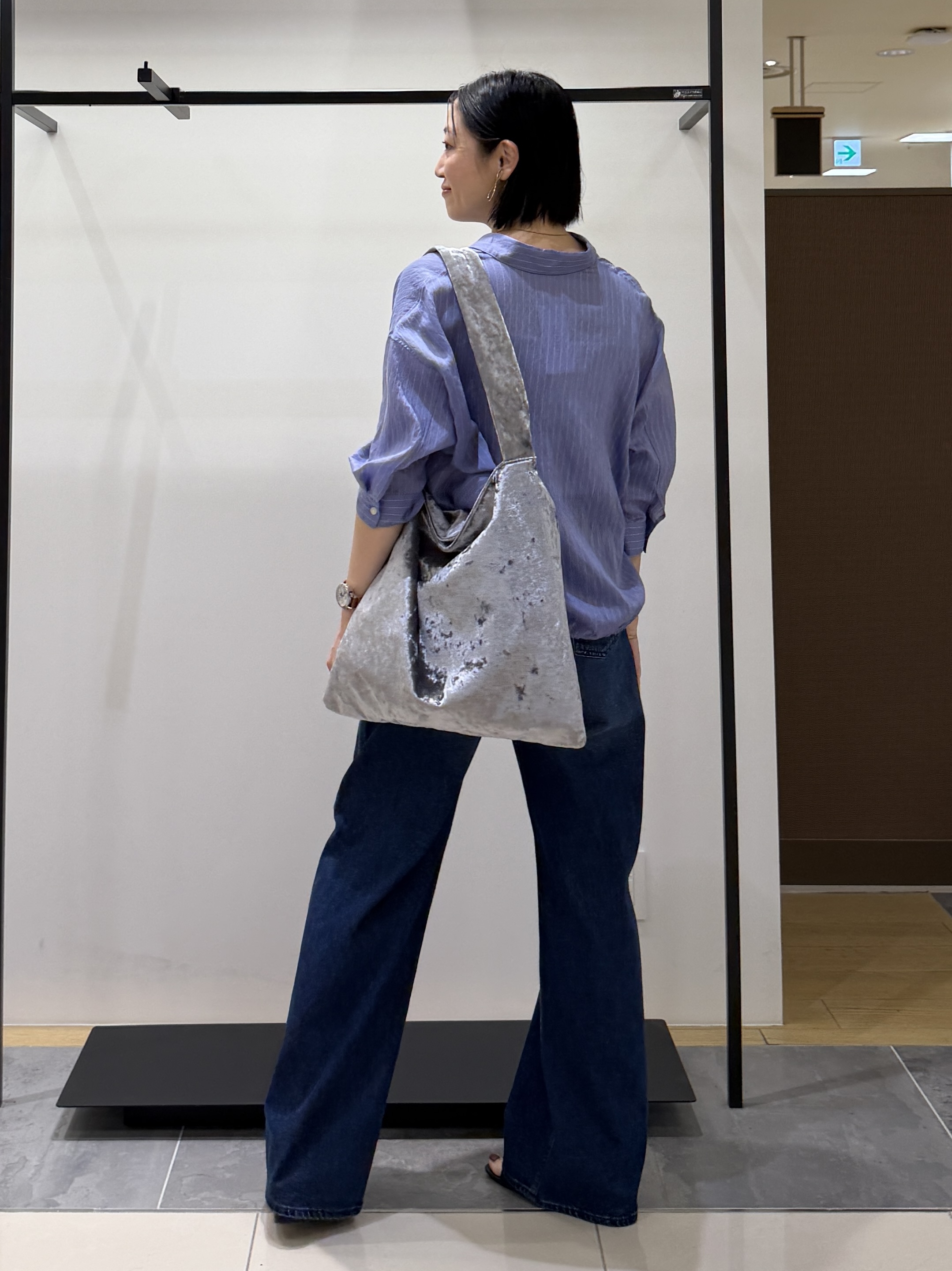 shihoさんの「INDIVI｜【シアー／7分袖】体型カバーゆったりシャツ」を使ったコーディネート