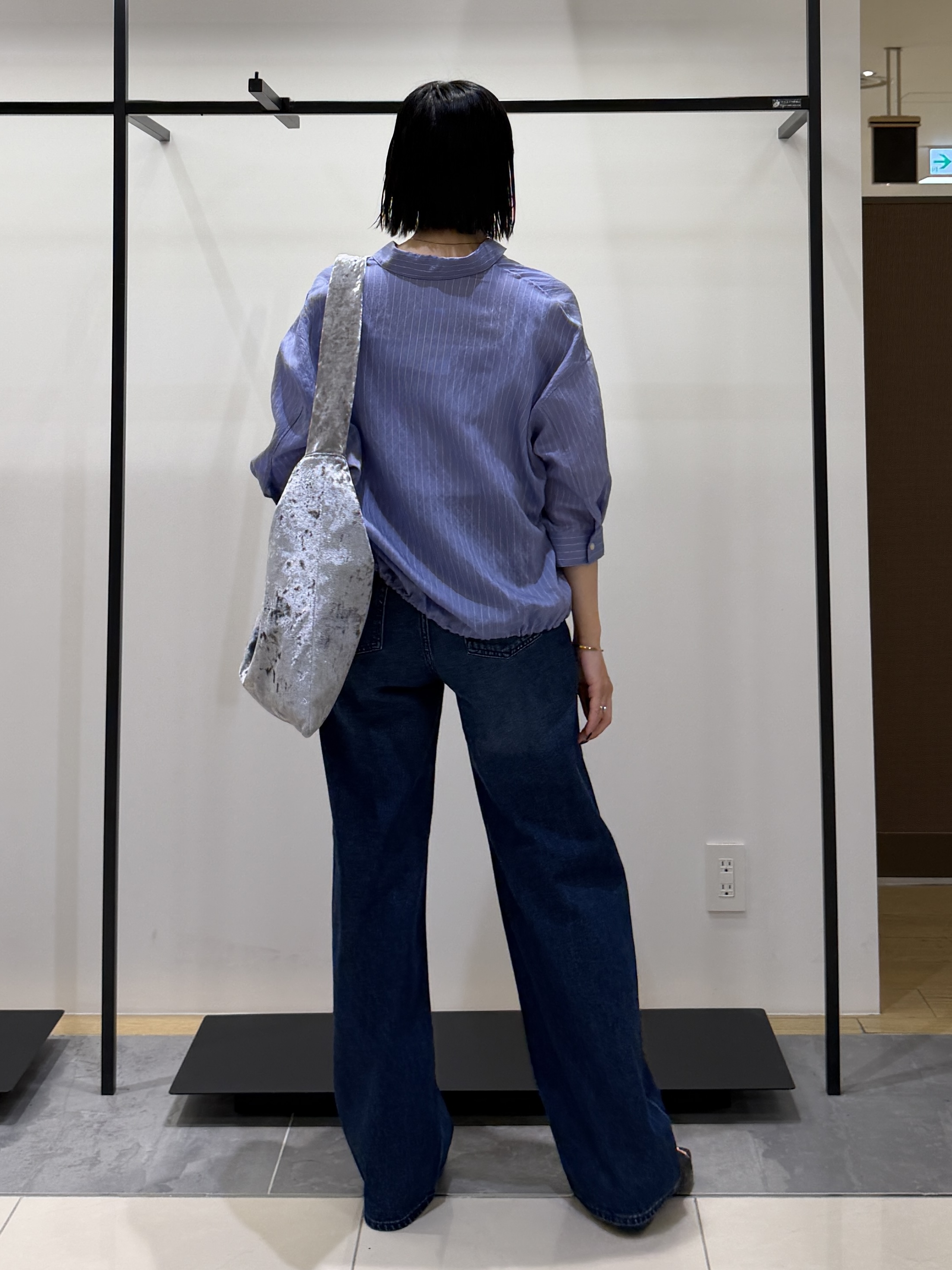 shihoさんの「INDIVI｜【シアー／7分袖】体型カバーゆったりシャツ」を使ったコーディネート