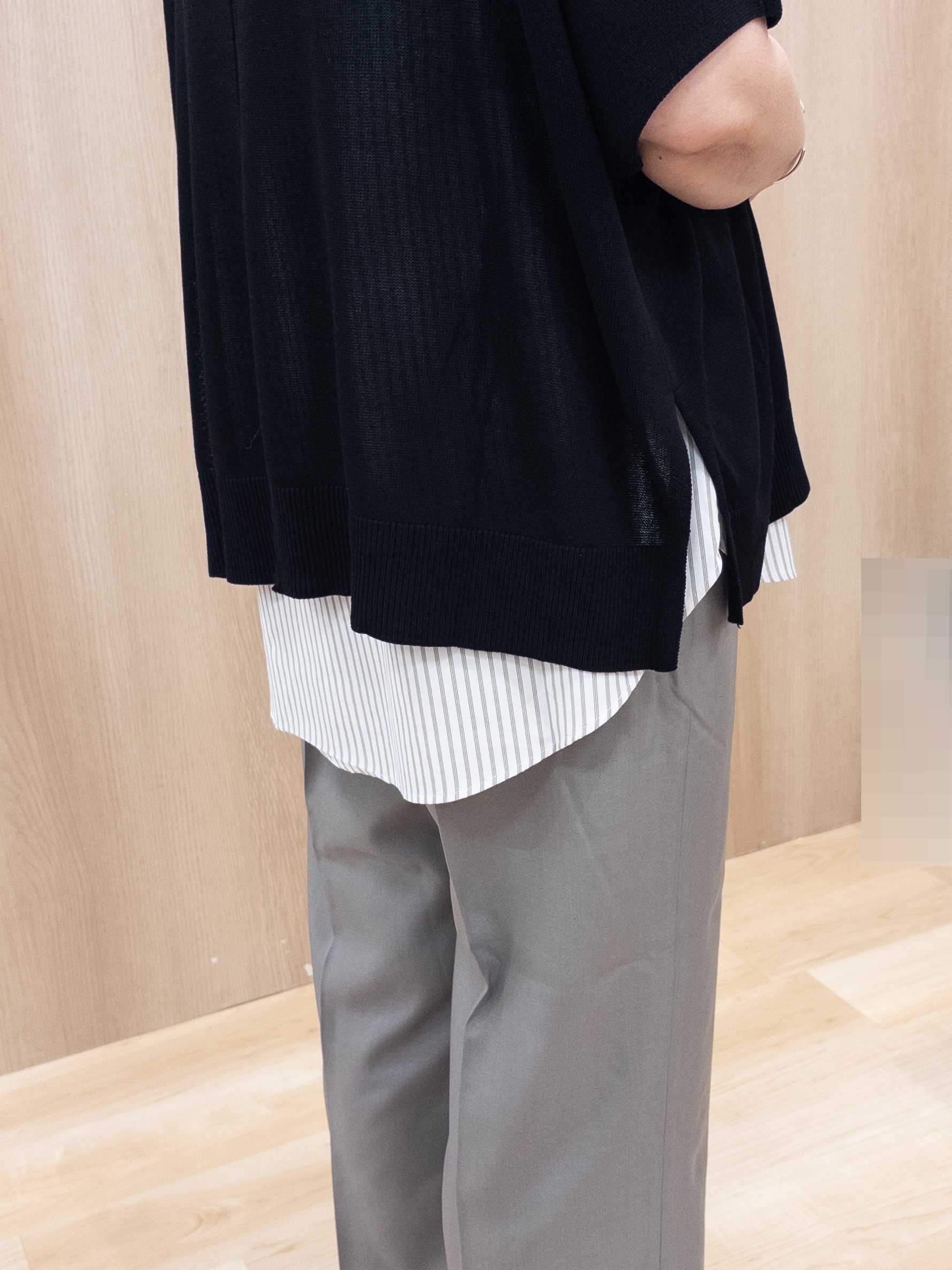 ゆみさんの「grove｜【洗濯機OK/シワになりにくい】1枚で華やぐ配色ボウタイブラウス」を使ったコーディネート